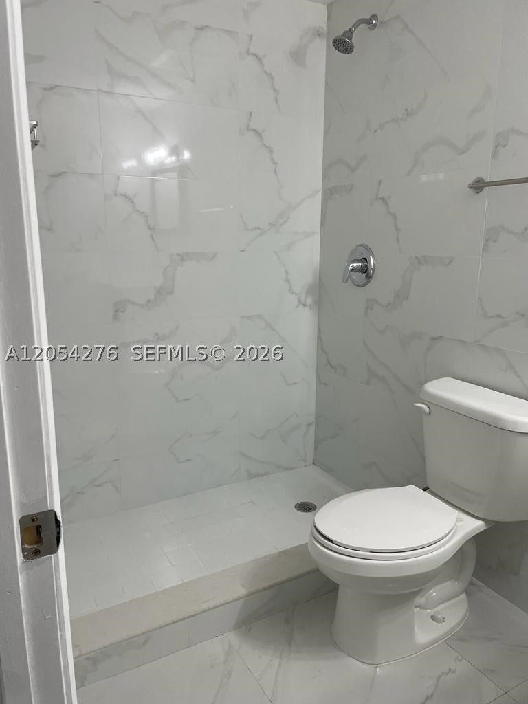423 E 27th St 201 Property Photo 19