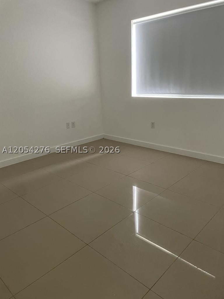 423 E 27th St 201 Property Photo 21