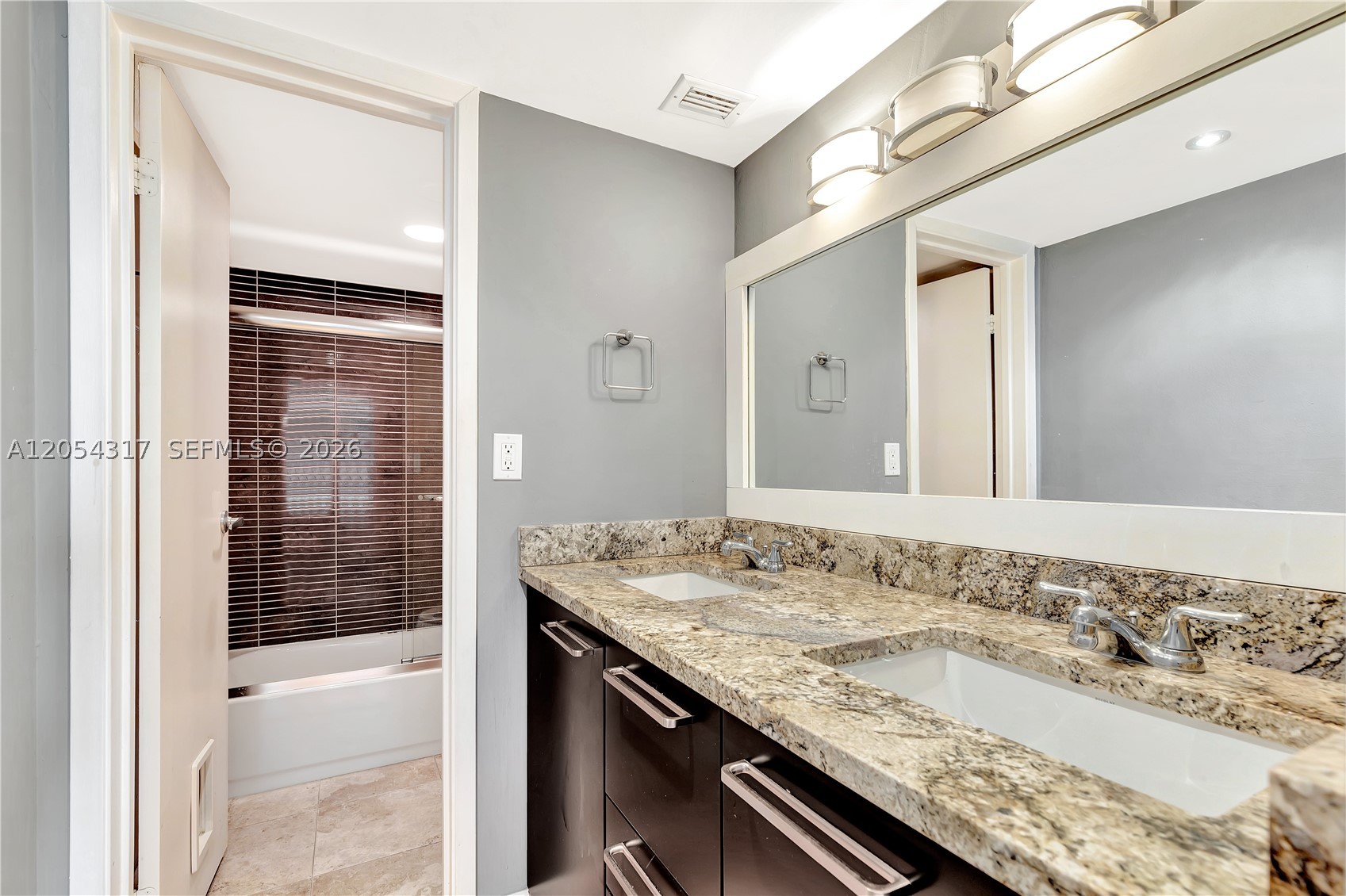 2625 Collins Ave 1609 Property Photo 14