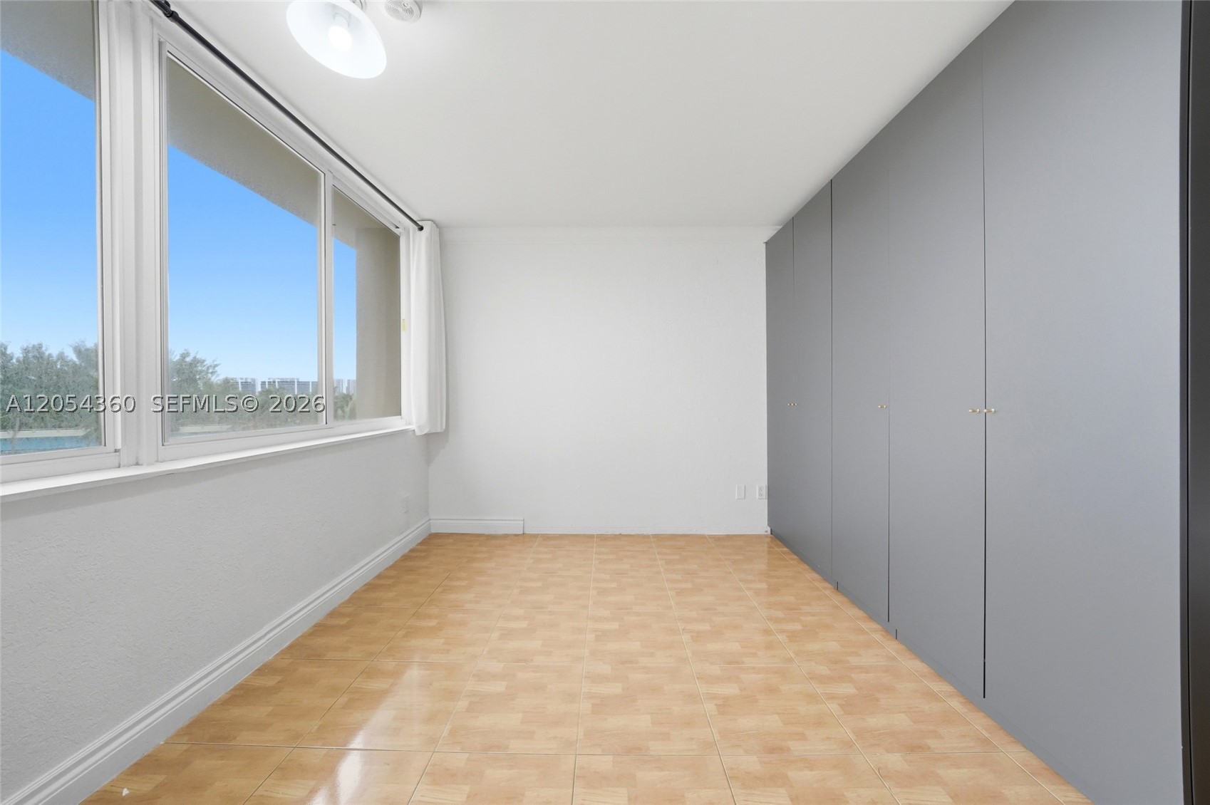 19201 Collins Ave 341 Property Photo 16