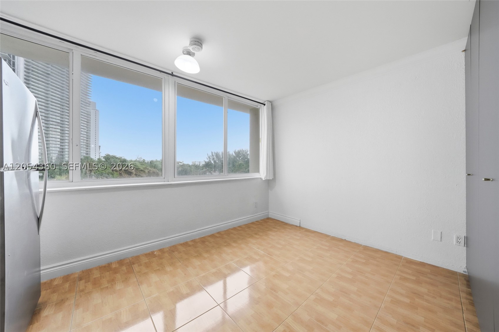 19201 Collins Ave 341 Property Photo 17