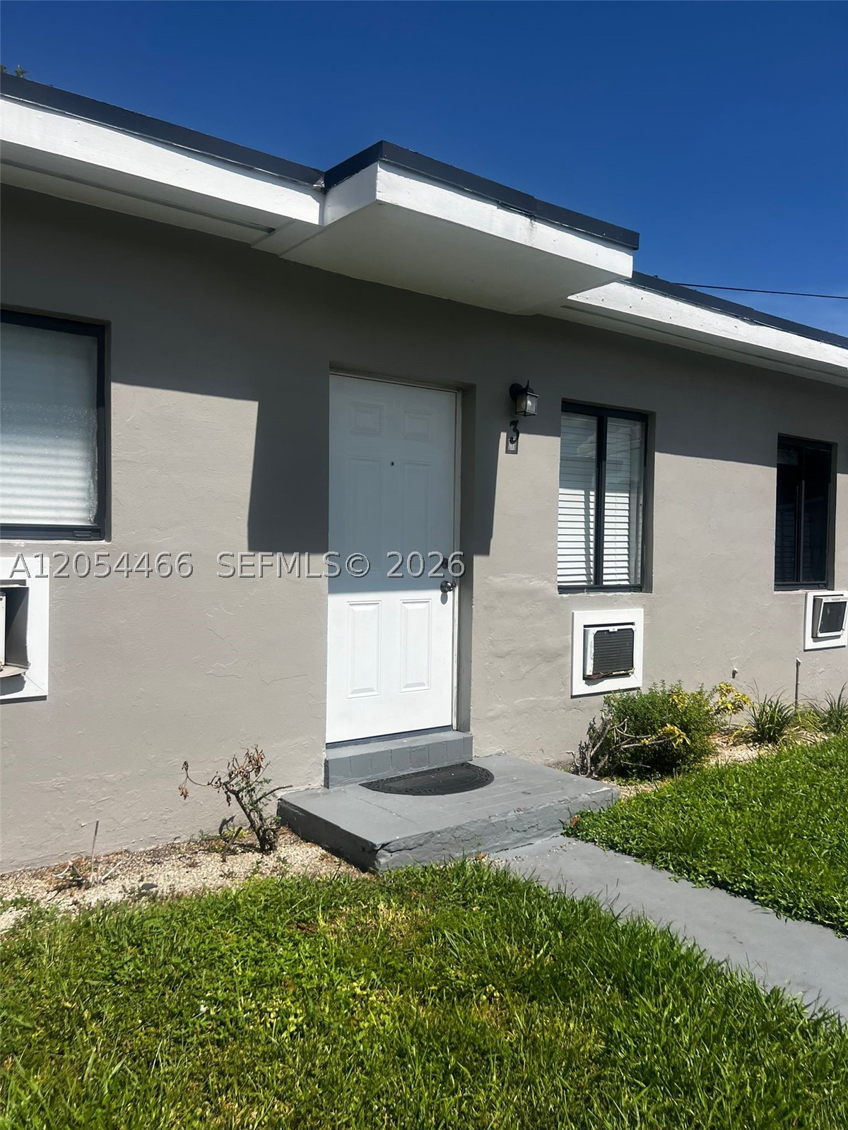 2081 Nw 30th St 3 Property Photo 2