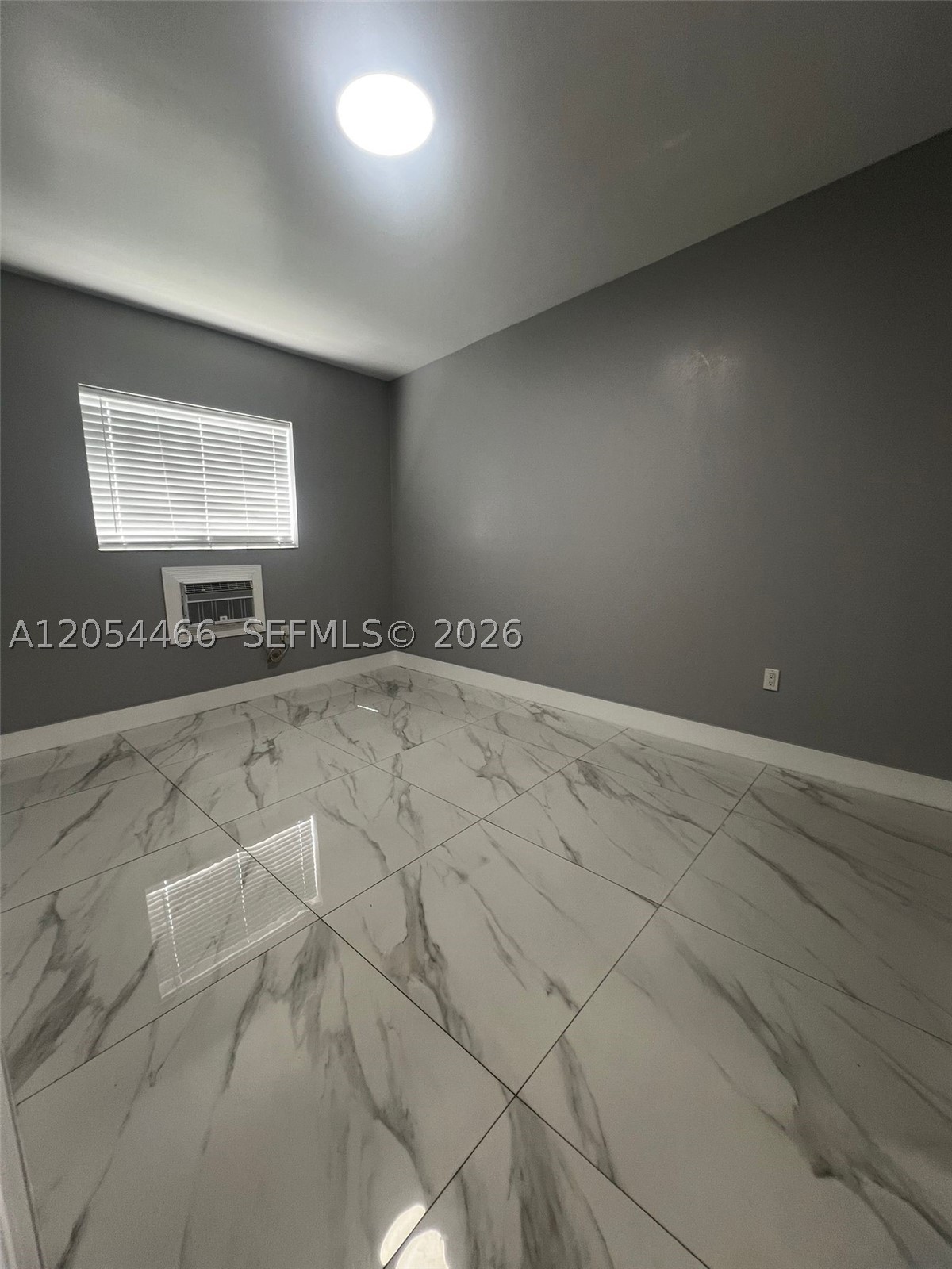 2081 Nw 30th St 3 Property Photo 3