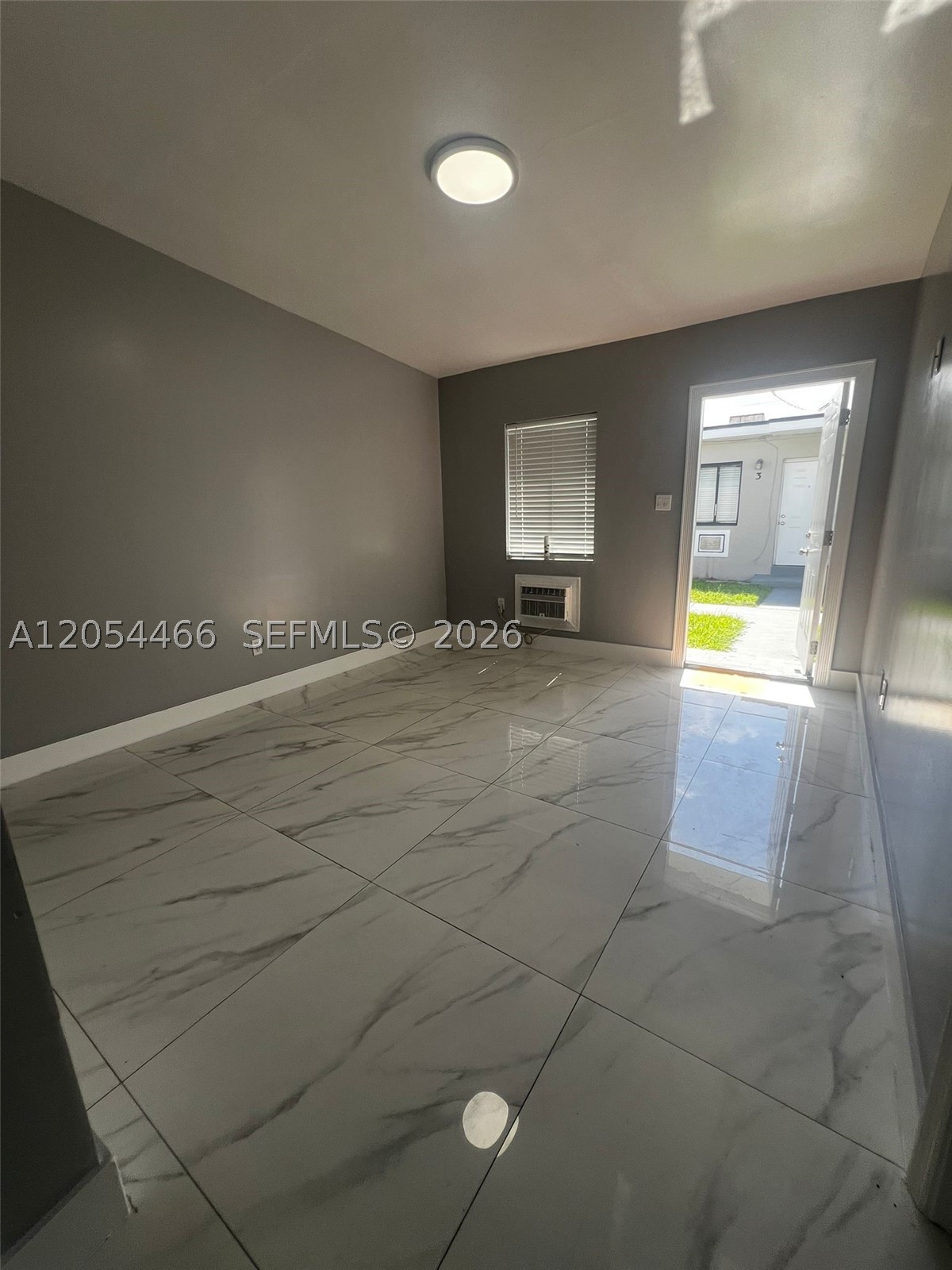 2081 Nw 30th St 3 Property Photo 9