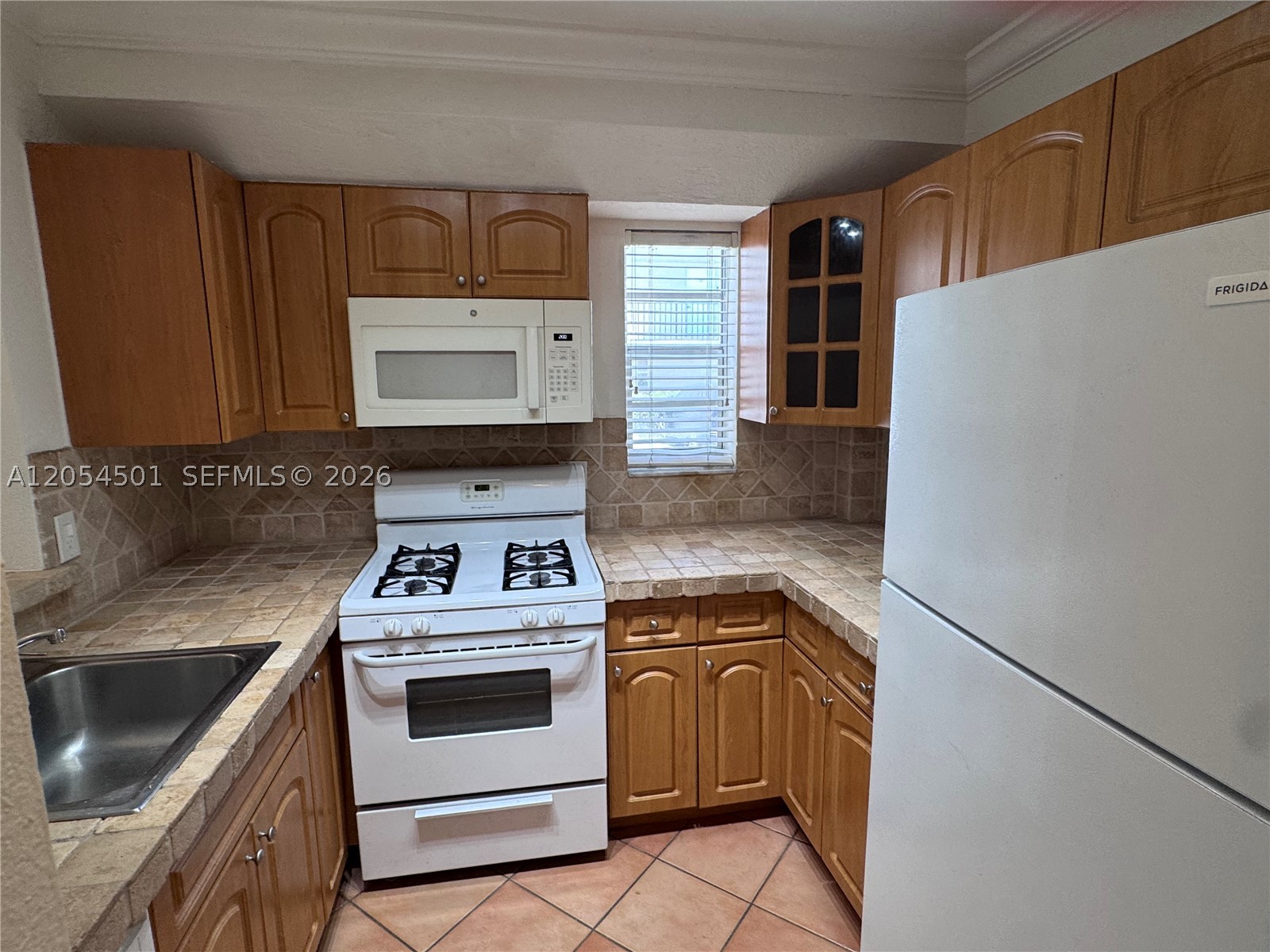 6705 N Kendall Dr 301 Property Photo 6