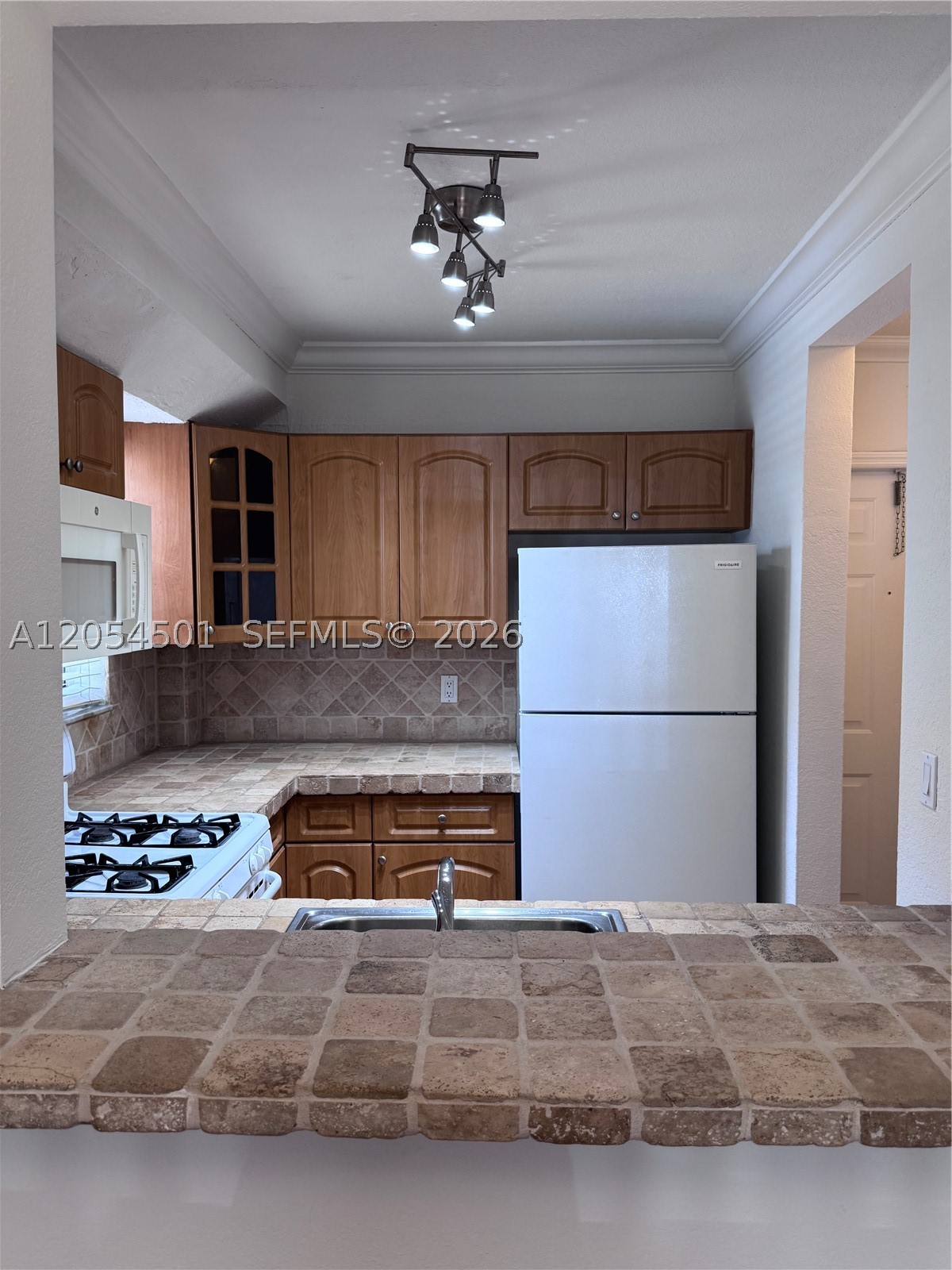 6705 N Kendall Dr 301 Property Photo 7