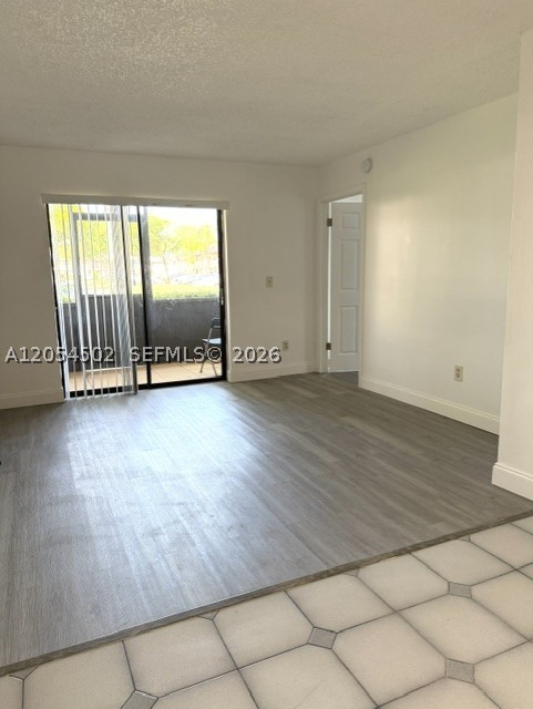871 Ne 207th Ter 4-102 Property Photo 2