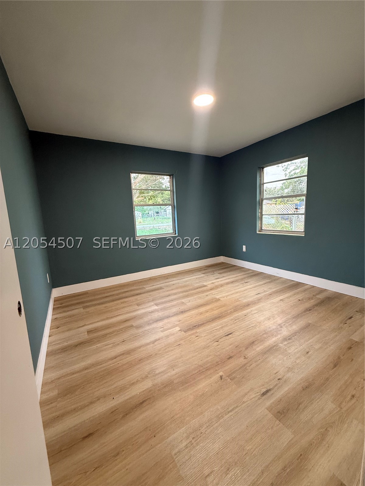 2409 Se 2nd Ave Se 0 Property Photo 8
