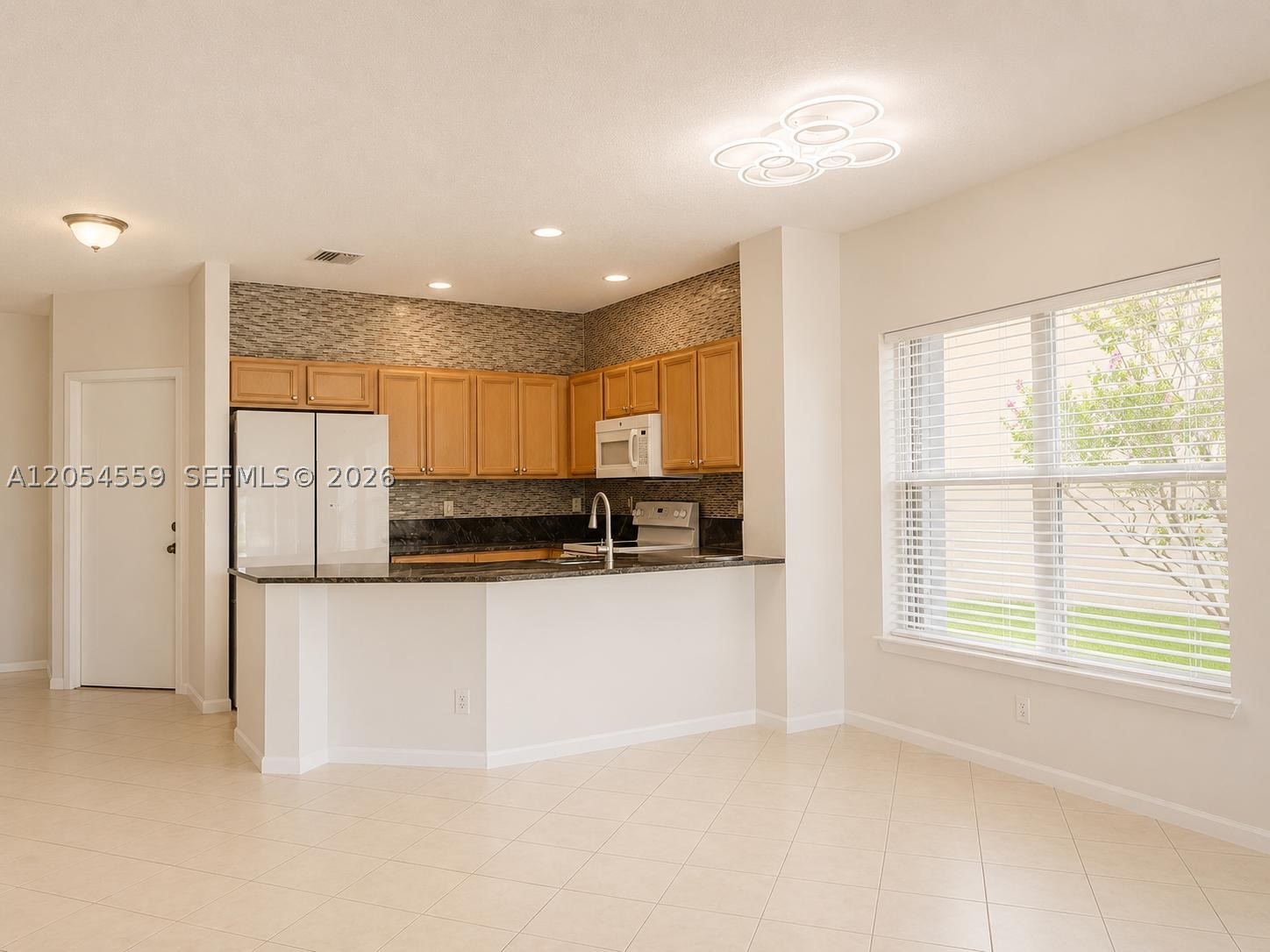 7337 Smithbrooke Dr Property Photo 3