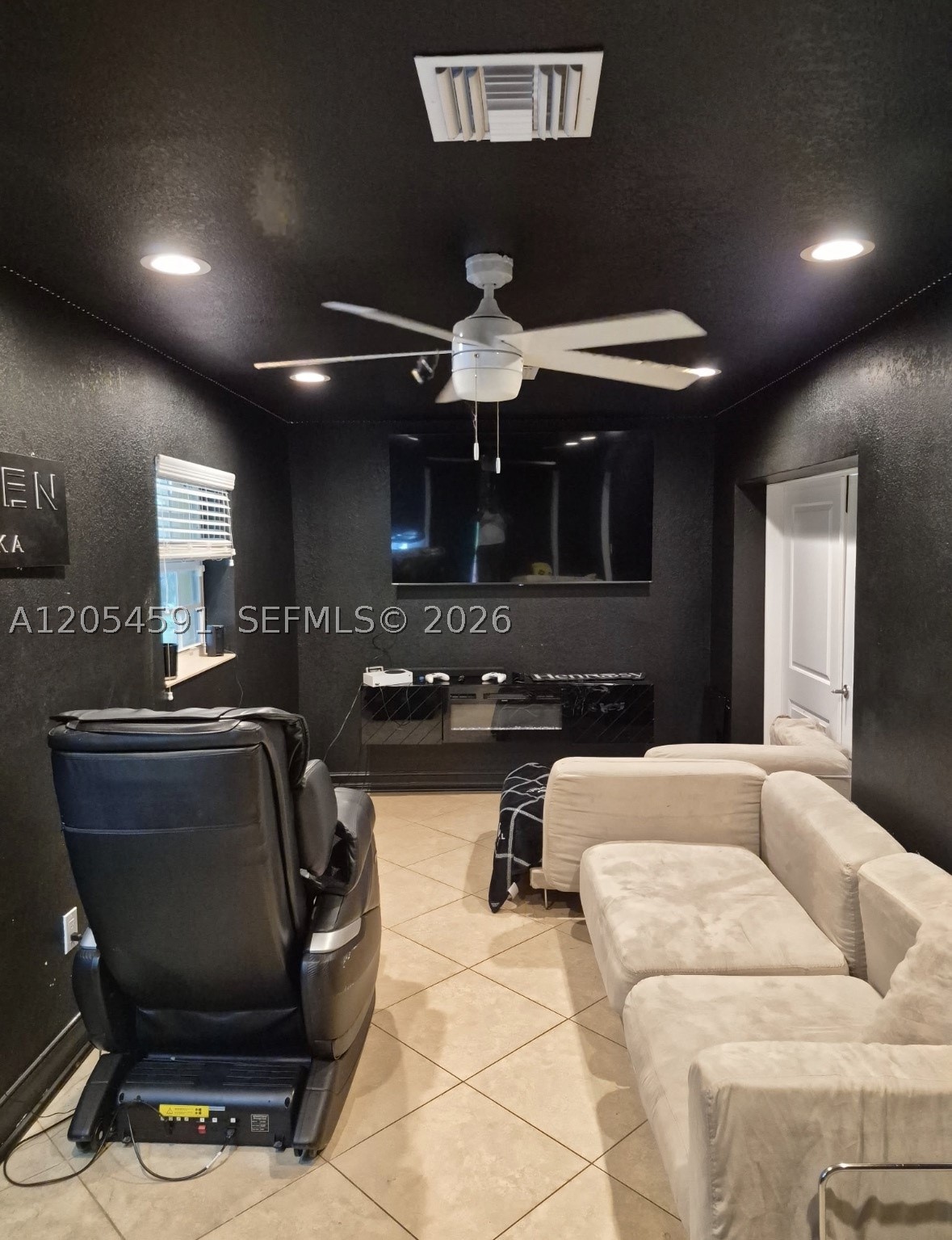 4856 Archie Ln Property Photo 4