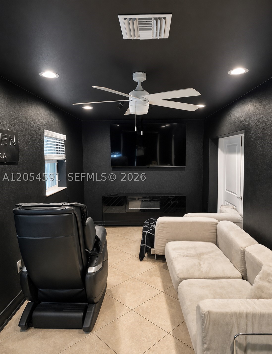 4856 Archie Ln Property Photo 6