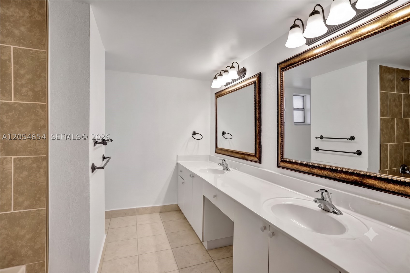4205 N University Dr 303 Property Photo 4