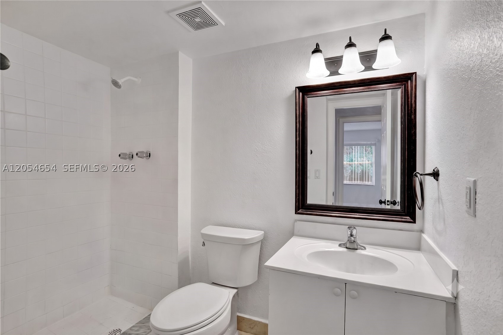 4205 N University Dr 303 Property Photo 8