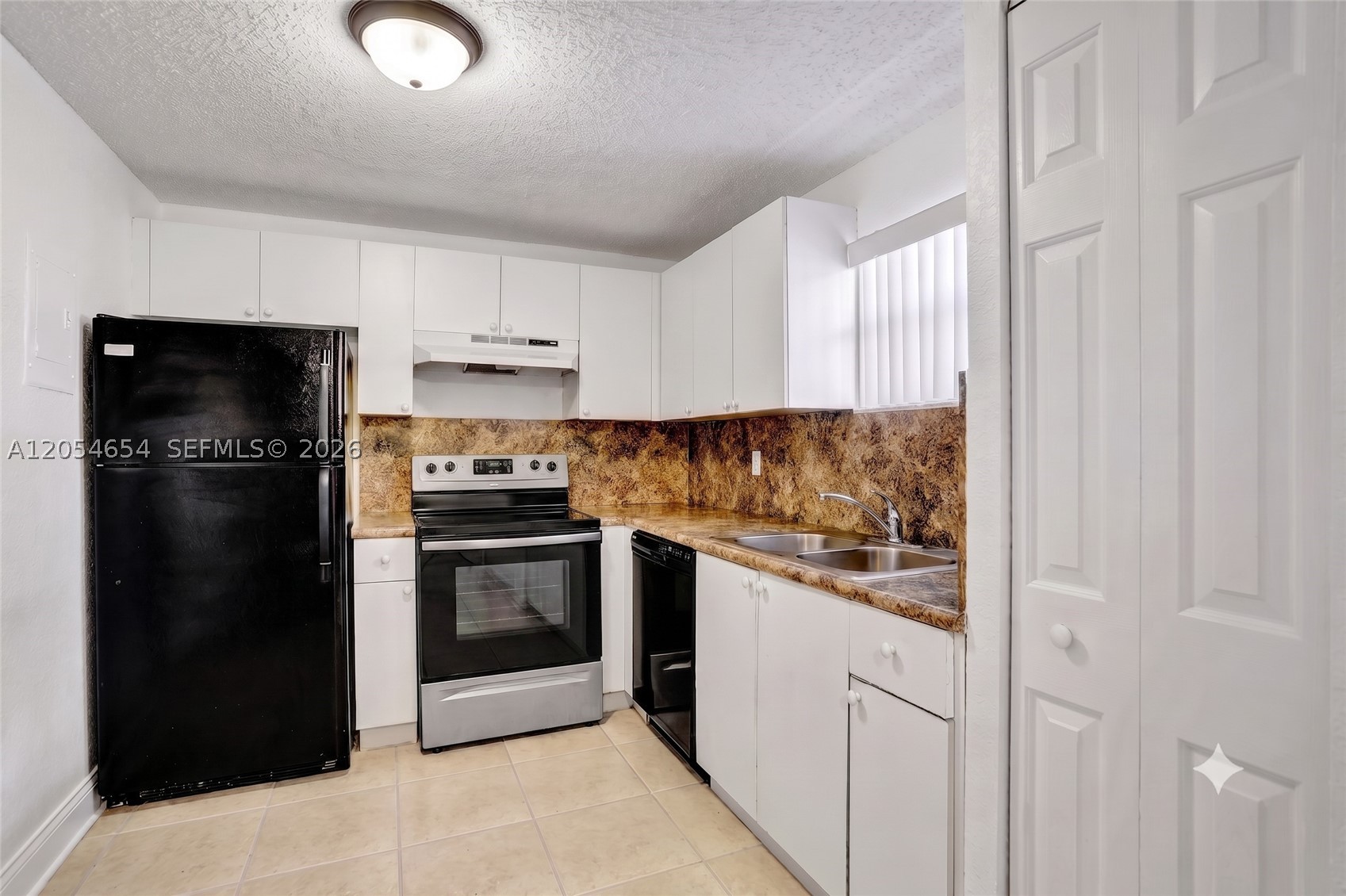 4205 N University Dr 303 Property Photo 9