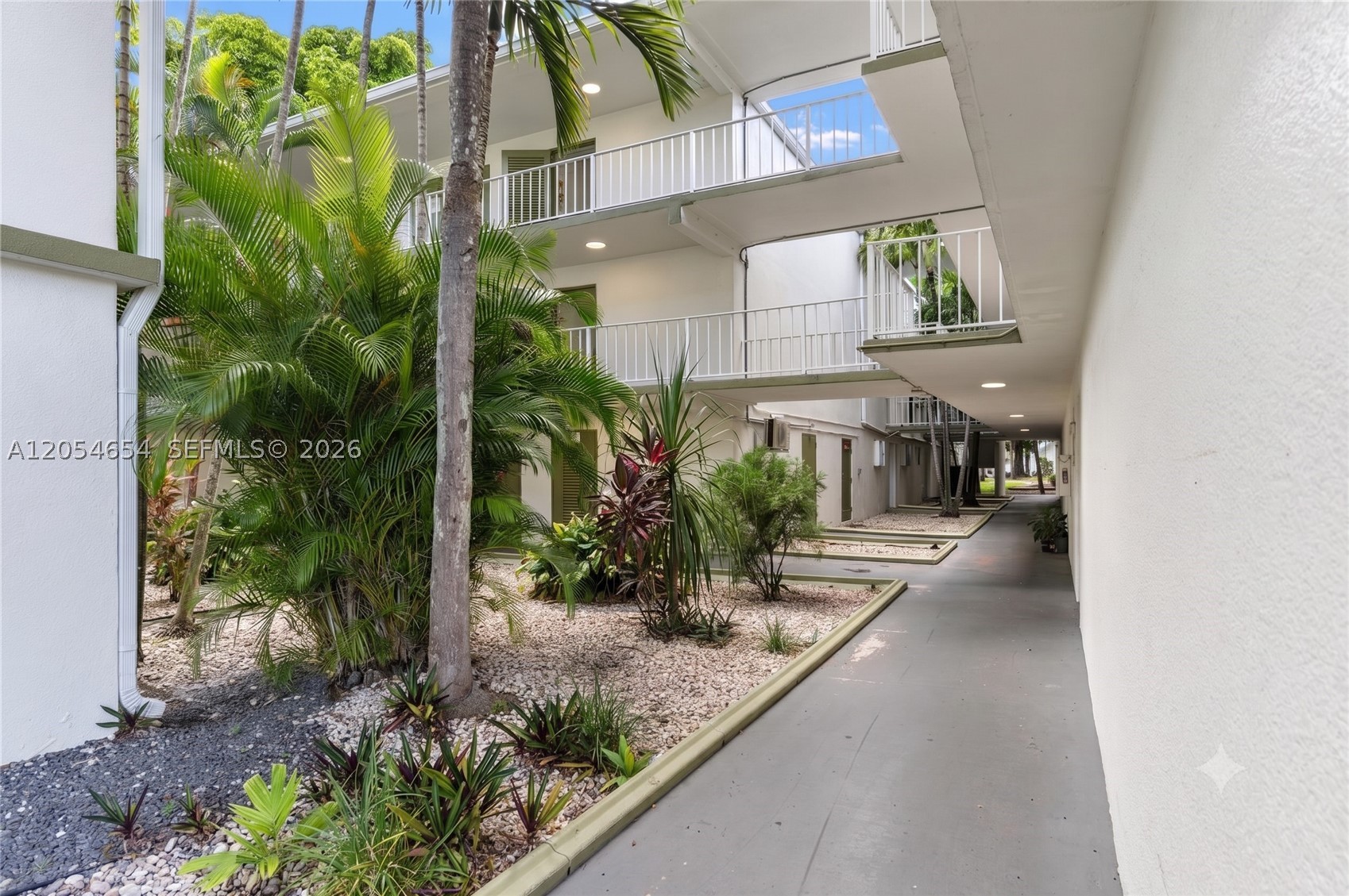 4205 N University Dr 303 Property Photo 10