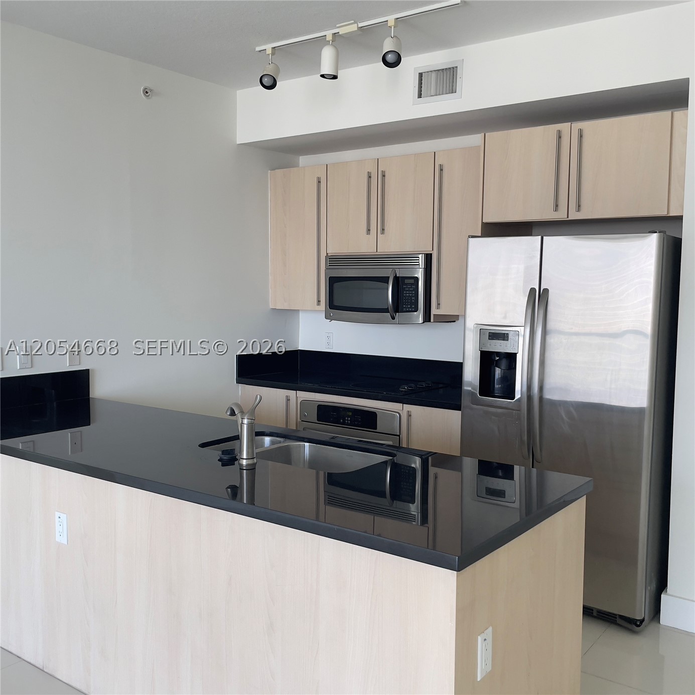79 Sw 12 St 3011-s Property Photo 12