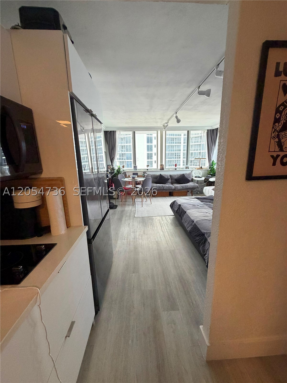 19201 Collins Ave 1126 Property Photo 2