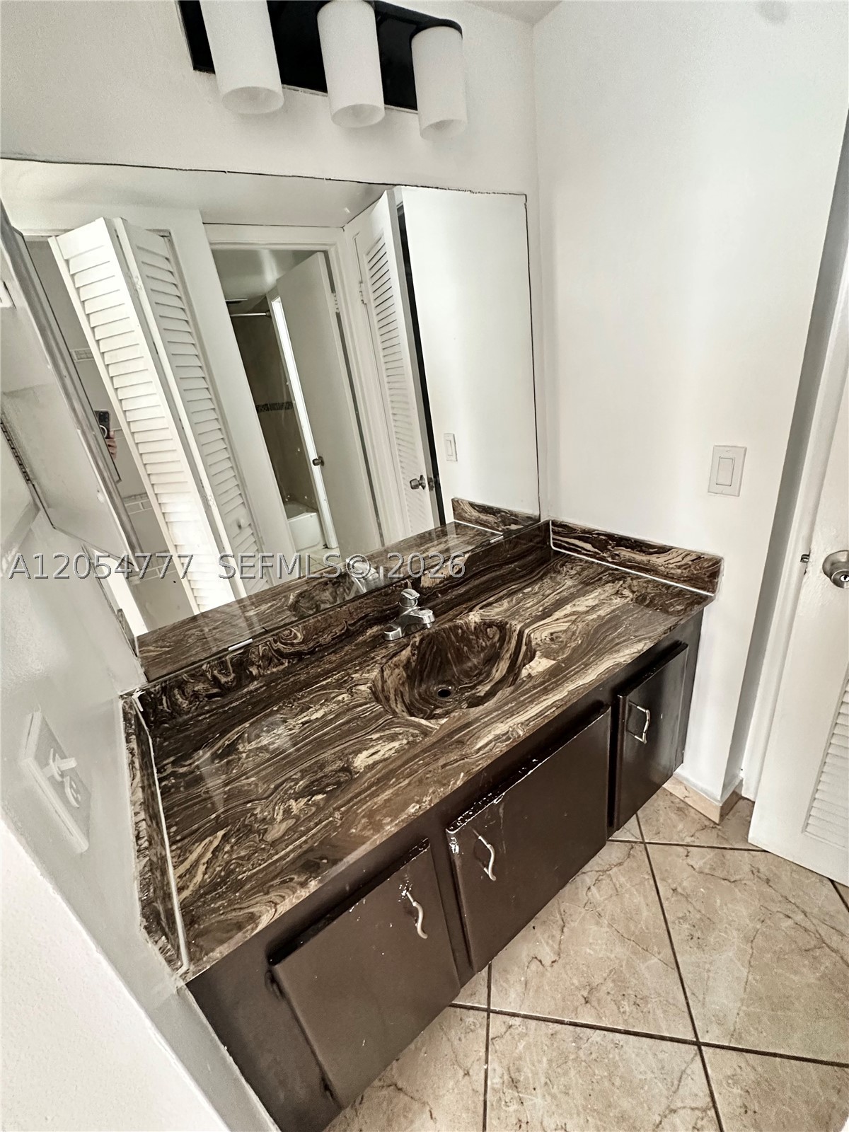 4111 Stirling Rd 408 Property Photo 10