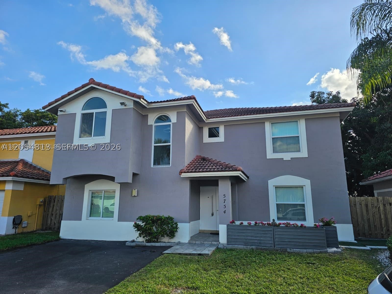 5754 NW 98th Ave Property Photo 1