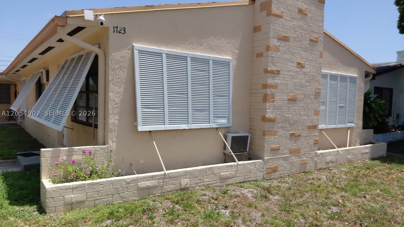1723 Thomas St 1-3 Property Photo 1