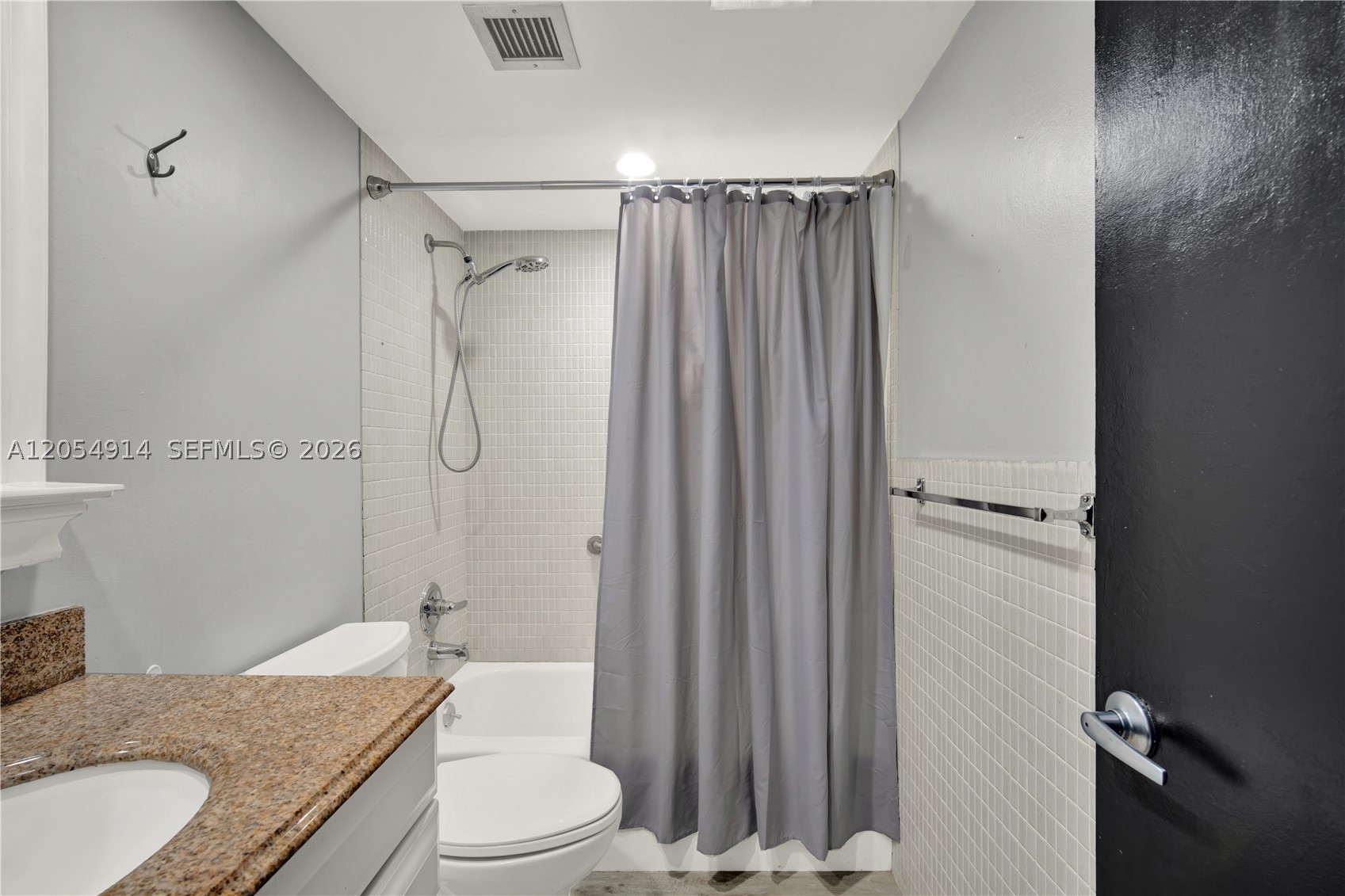 950 Hillcrest Dr 414 Property Photo 24
