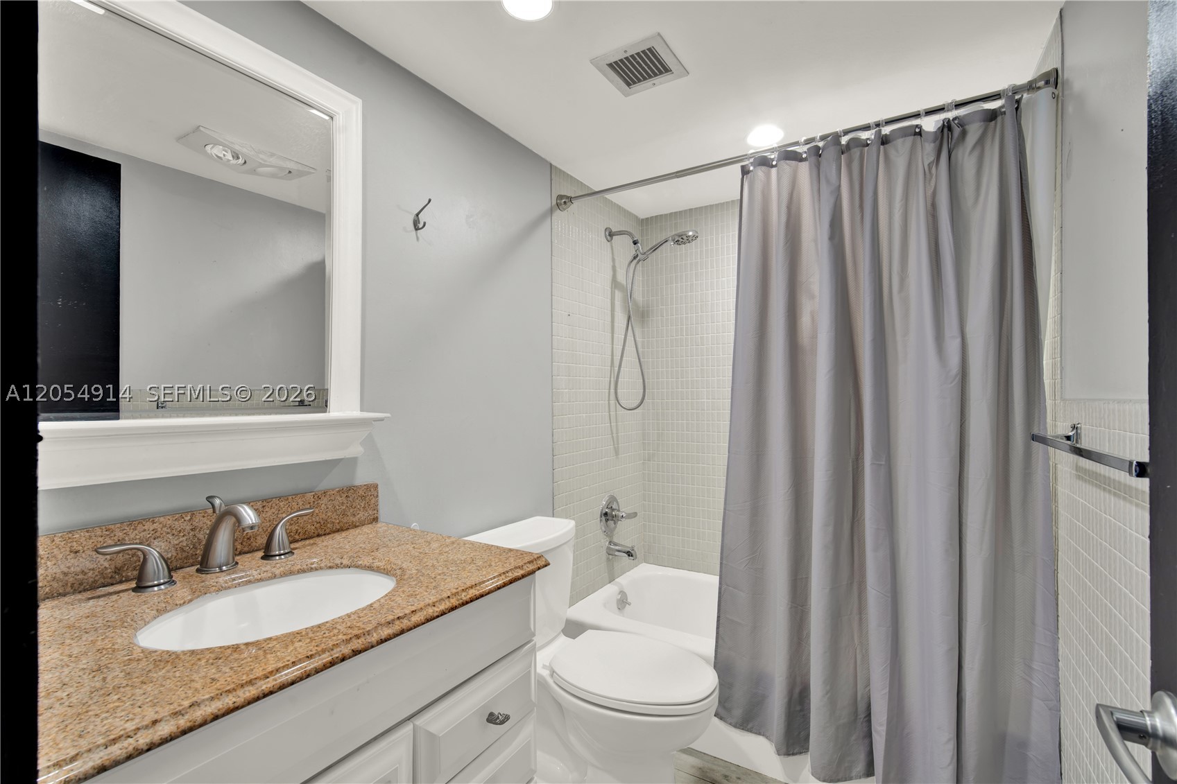 950 Hillcrest Dr 414 Property Photo 25