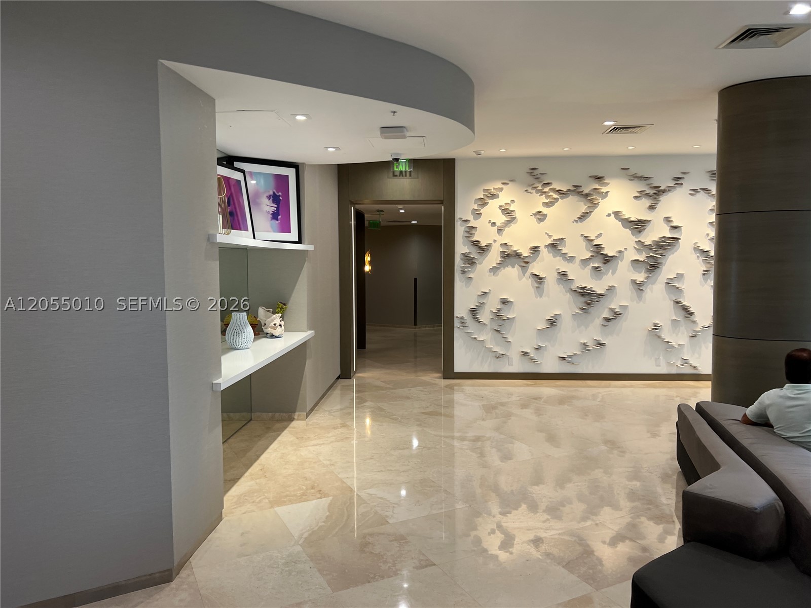 10275 Collins Ave 112 Property Photo 14