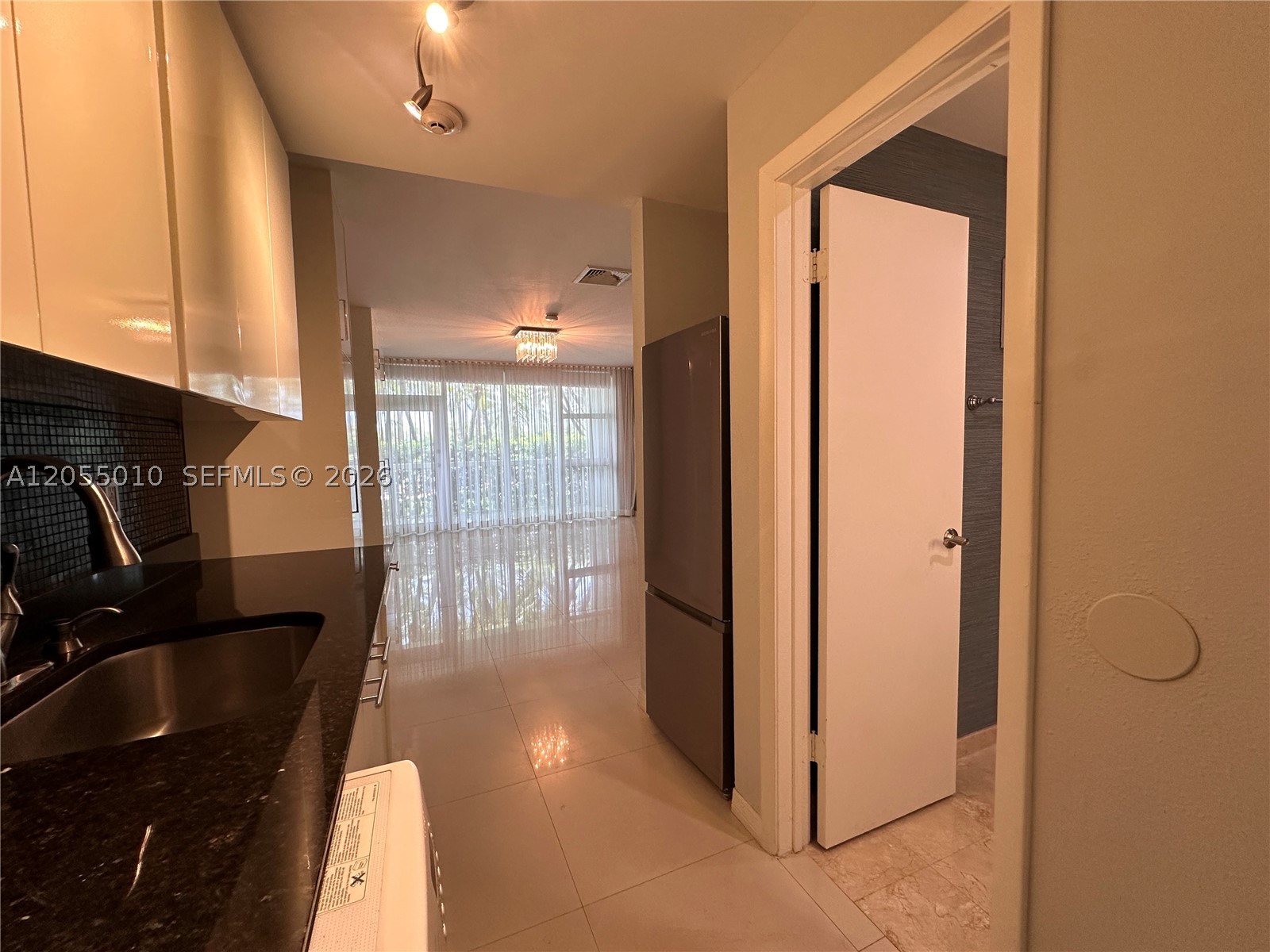 10275 Collins Ave 112 Property Photo 26