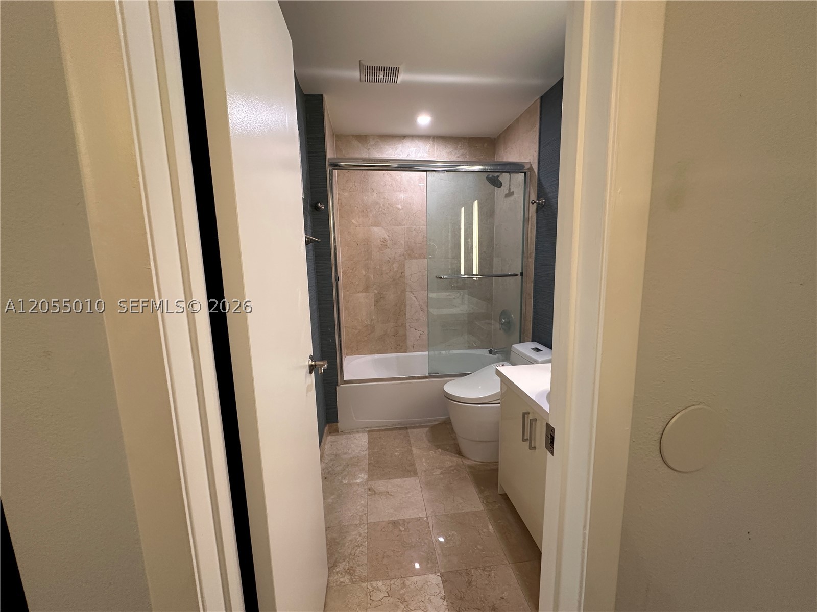 10275 Collins Ave 112 Property Photo 27