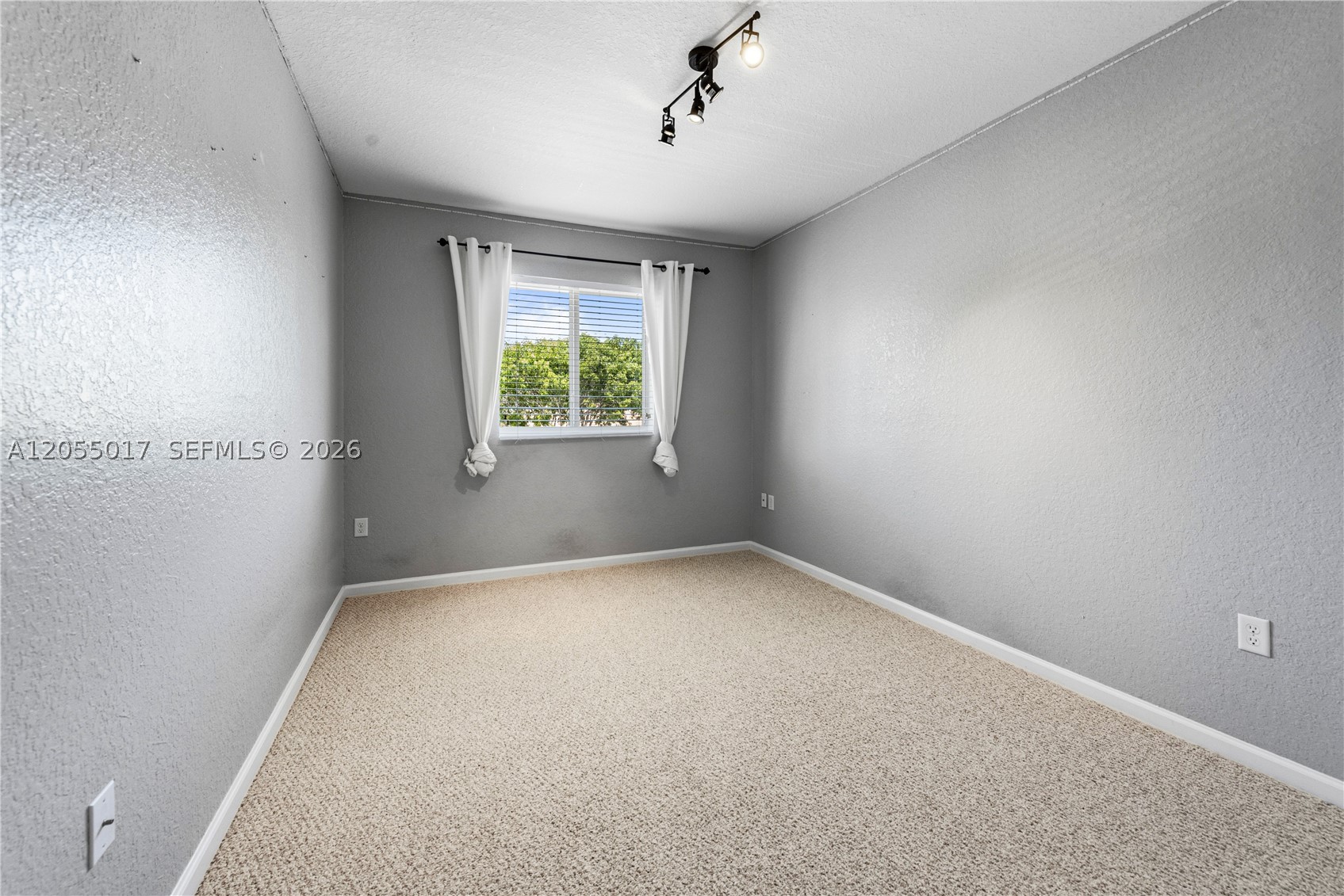 3424 Ne 1st St Property Photo 18