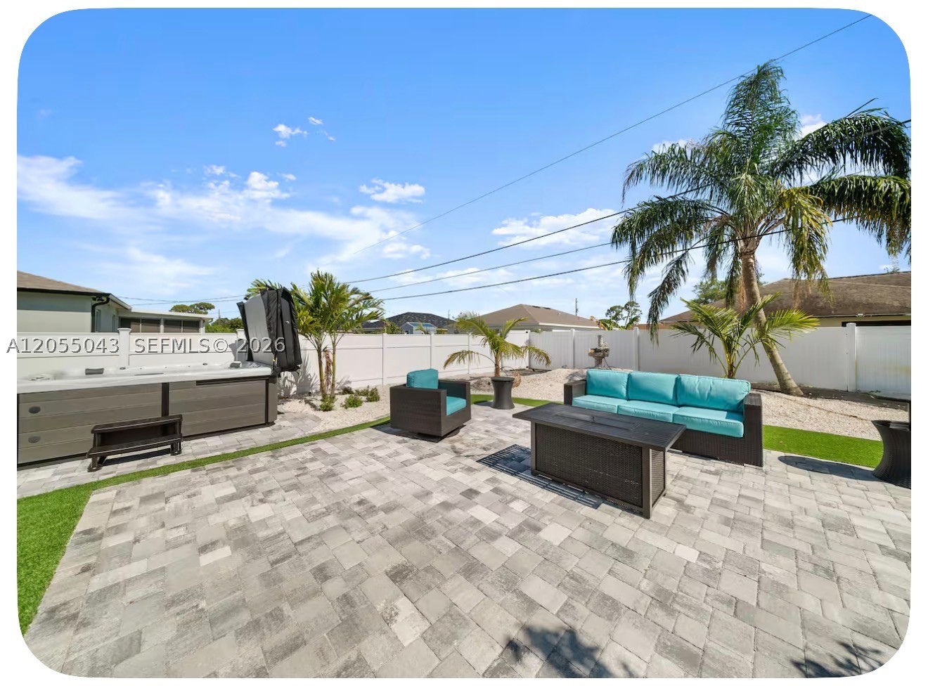 466 SW Prado Ave Property Photo 1