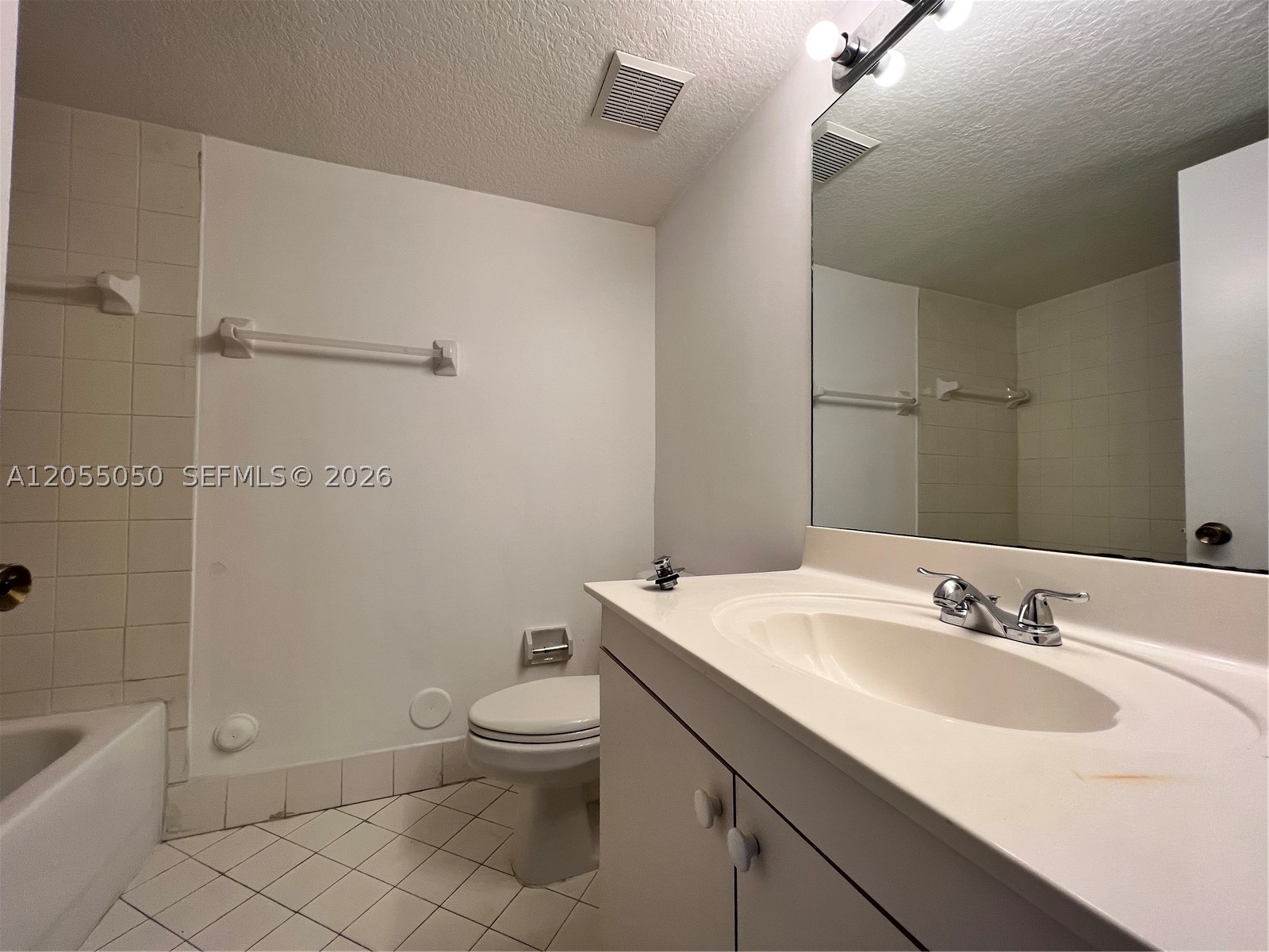 985 Ne 33rd Ter 104 Property Photo 7