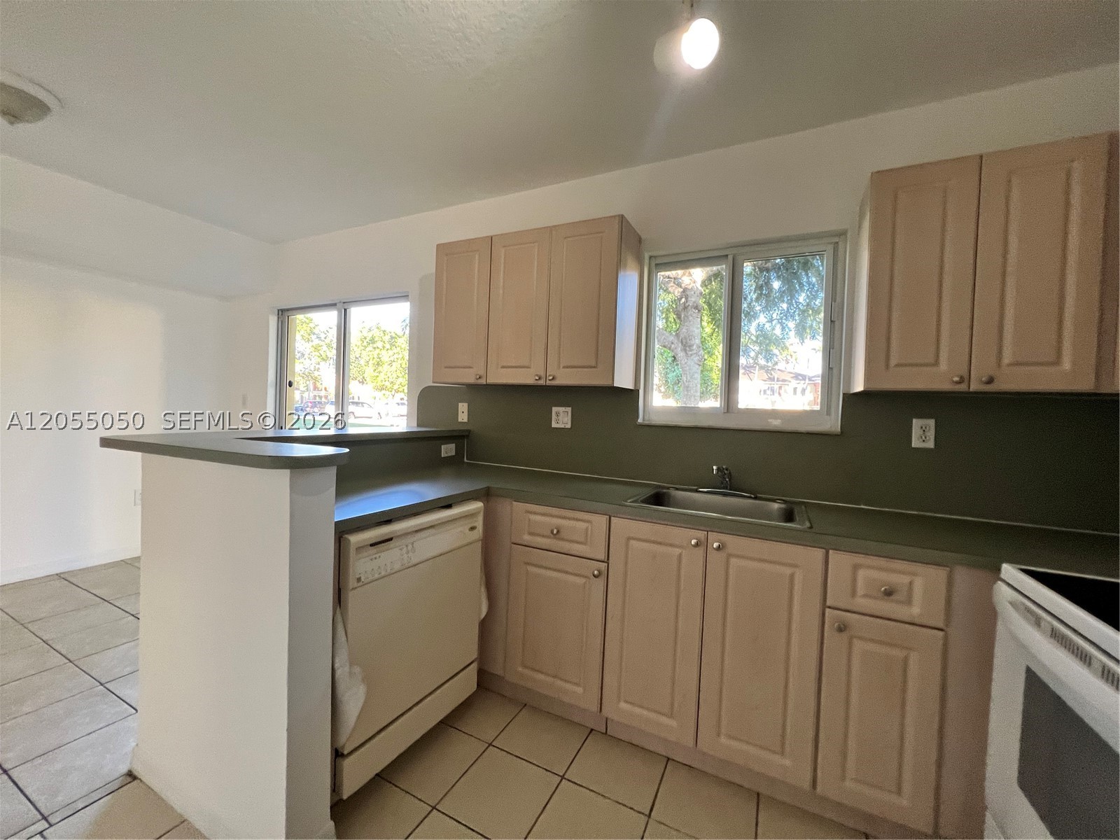 985 Ne 33rd Ter 104 Property Photo 12