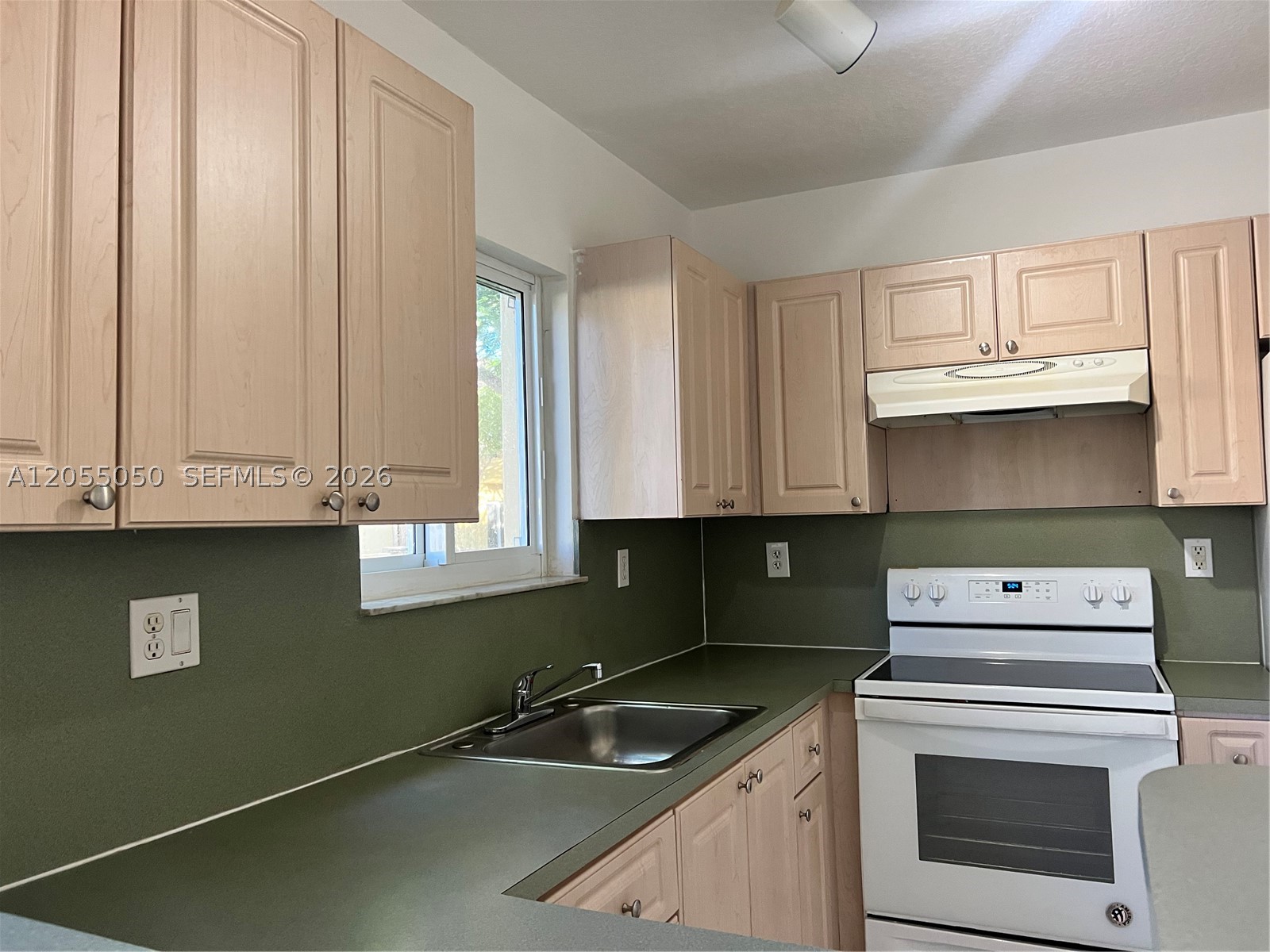 985 Ne 33rd Ter 104 Property Photo 13