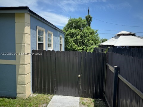 863 Nw 139th St # Property Photo 2