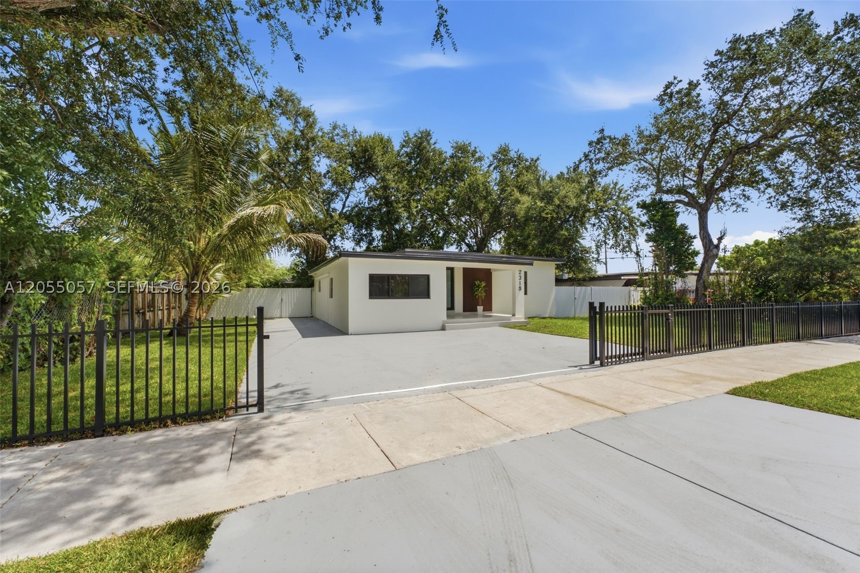 2315 Nw 97th St Property Photo 4
