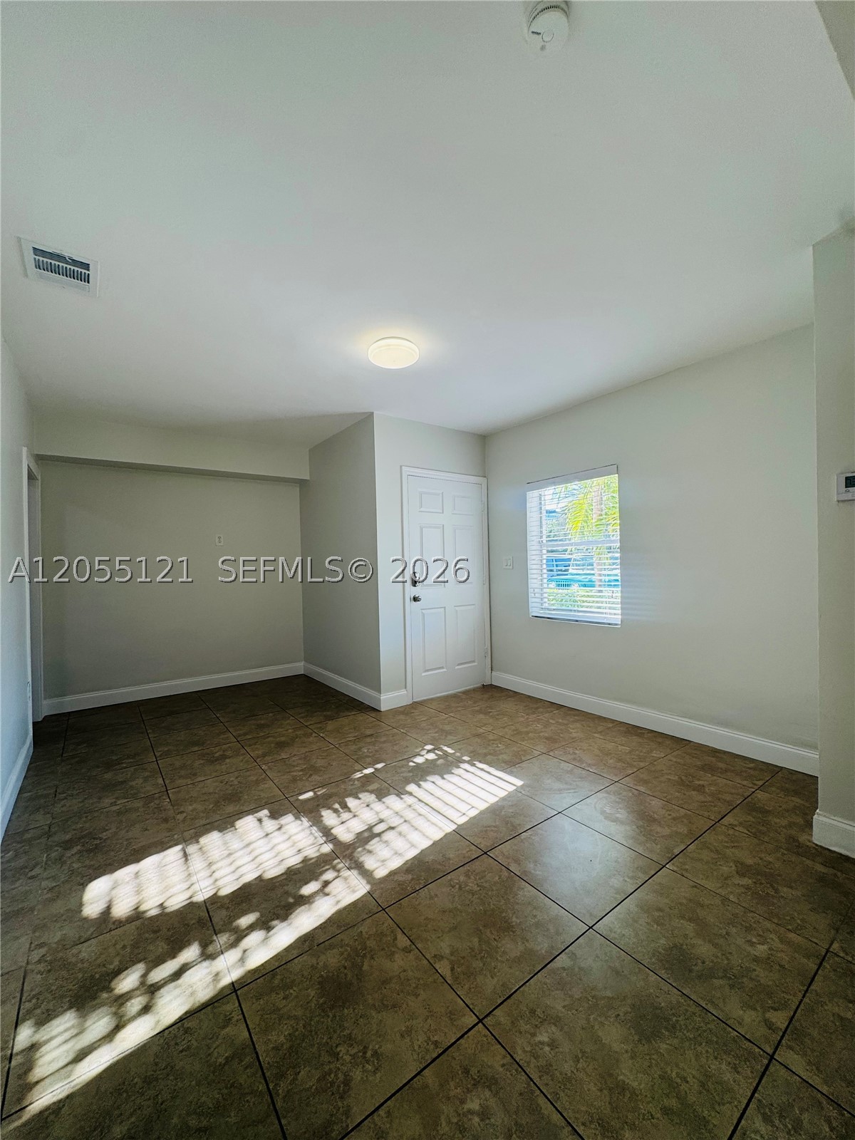 2816 Pine Tree Dr 3 Property Photo 3