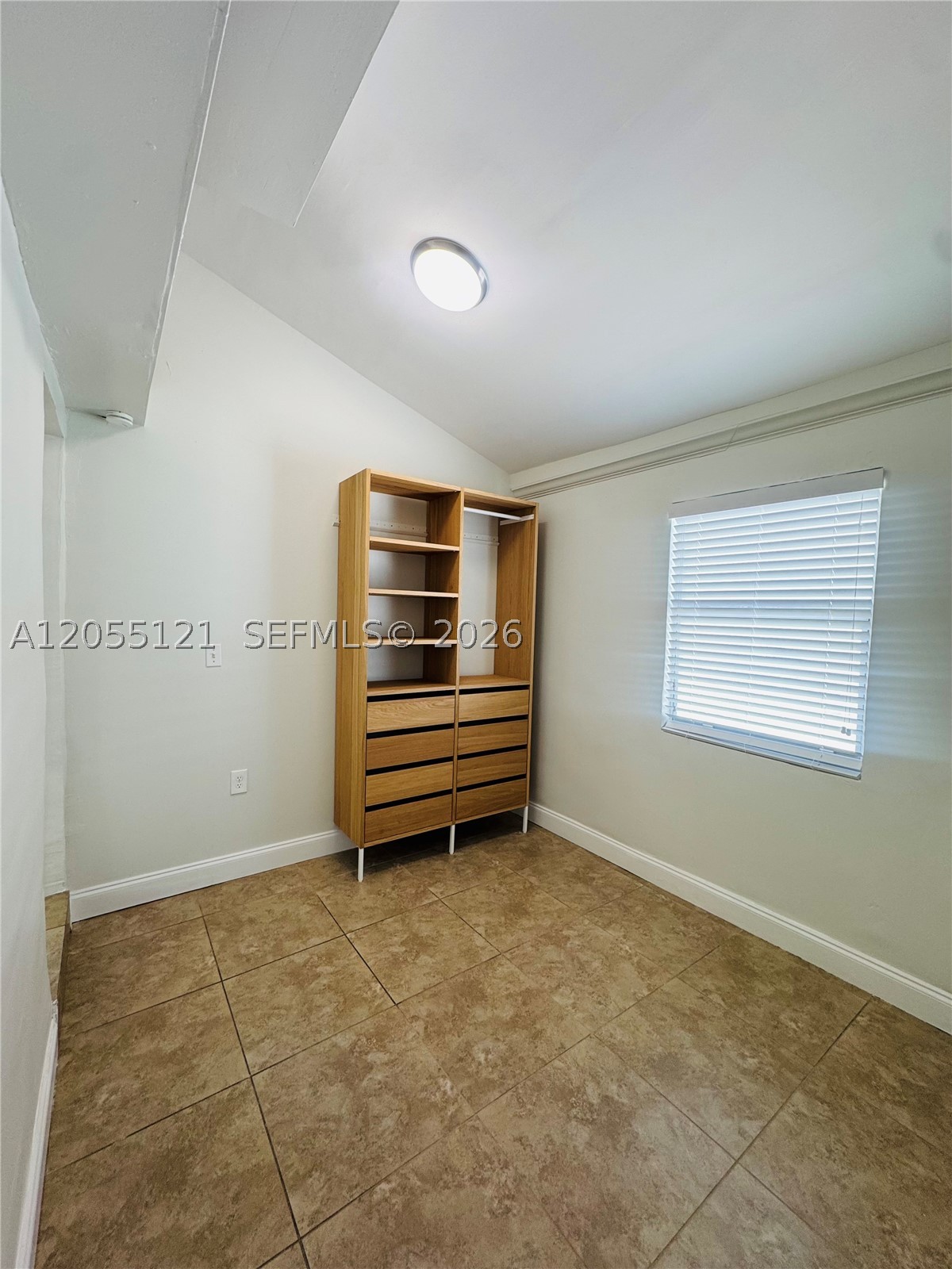 2816 Pine Tree Dr 3 Property Photo 6