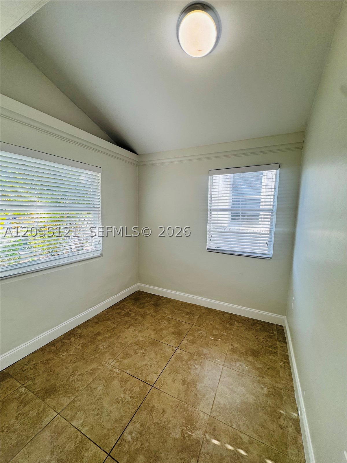 2816 Pine Tree Dr 3 Property Photo 7