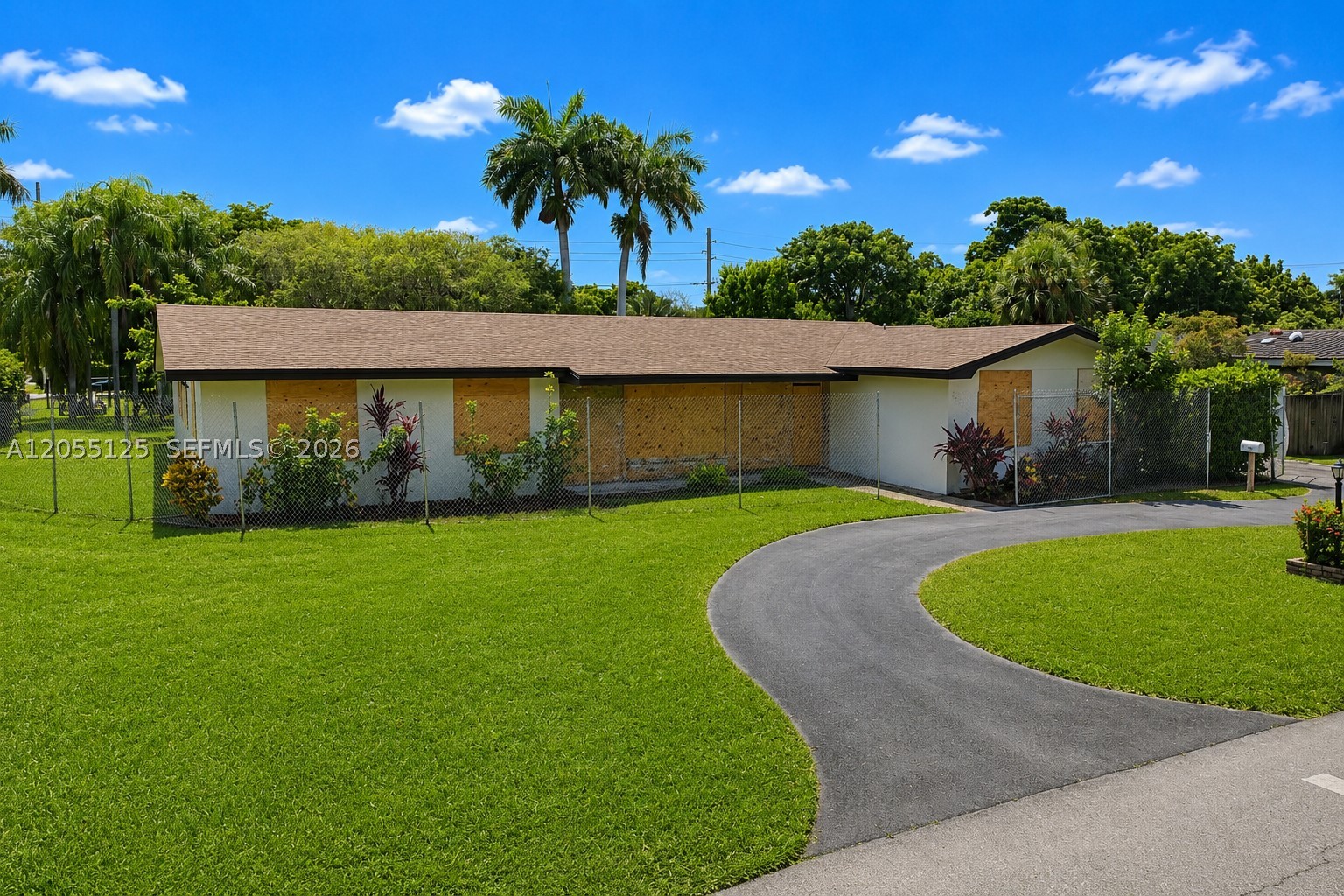 16842 SW 86th Ave Property Photo 1