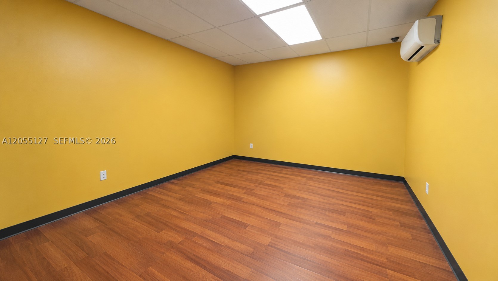 880 E 9th St #2 Property Photo 8