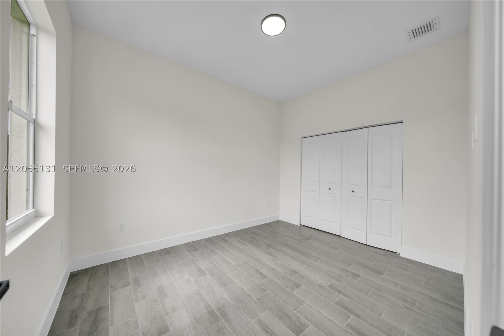 707 Randall Ave Property Photo 11