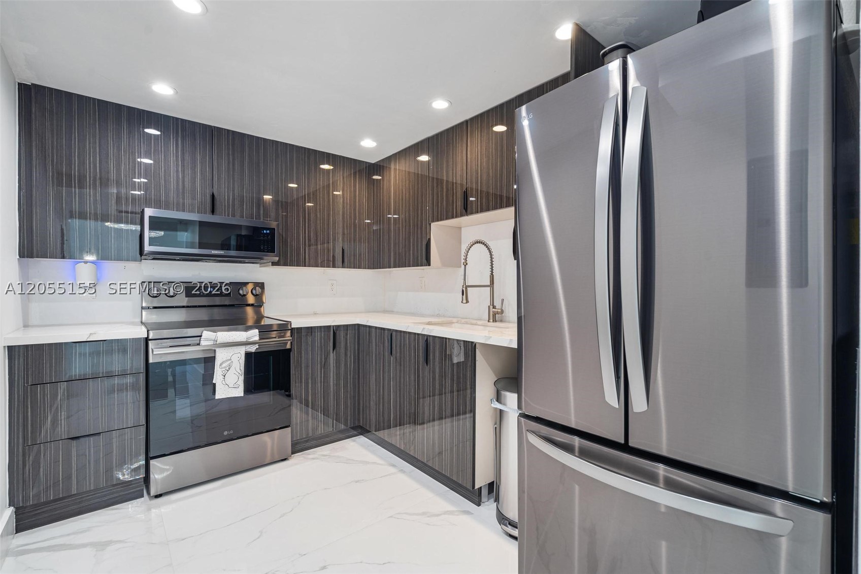 1623 Collins Ave 716 Property Photo 5