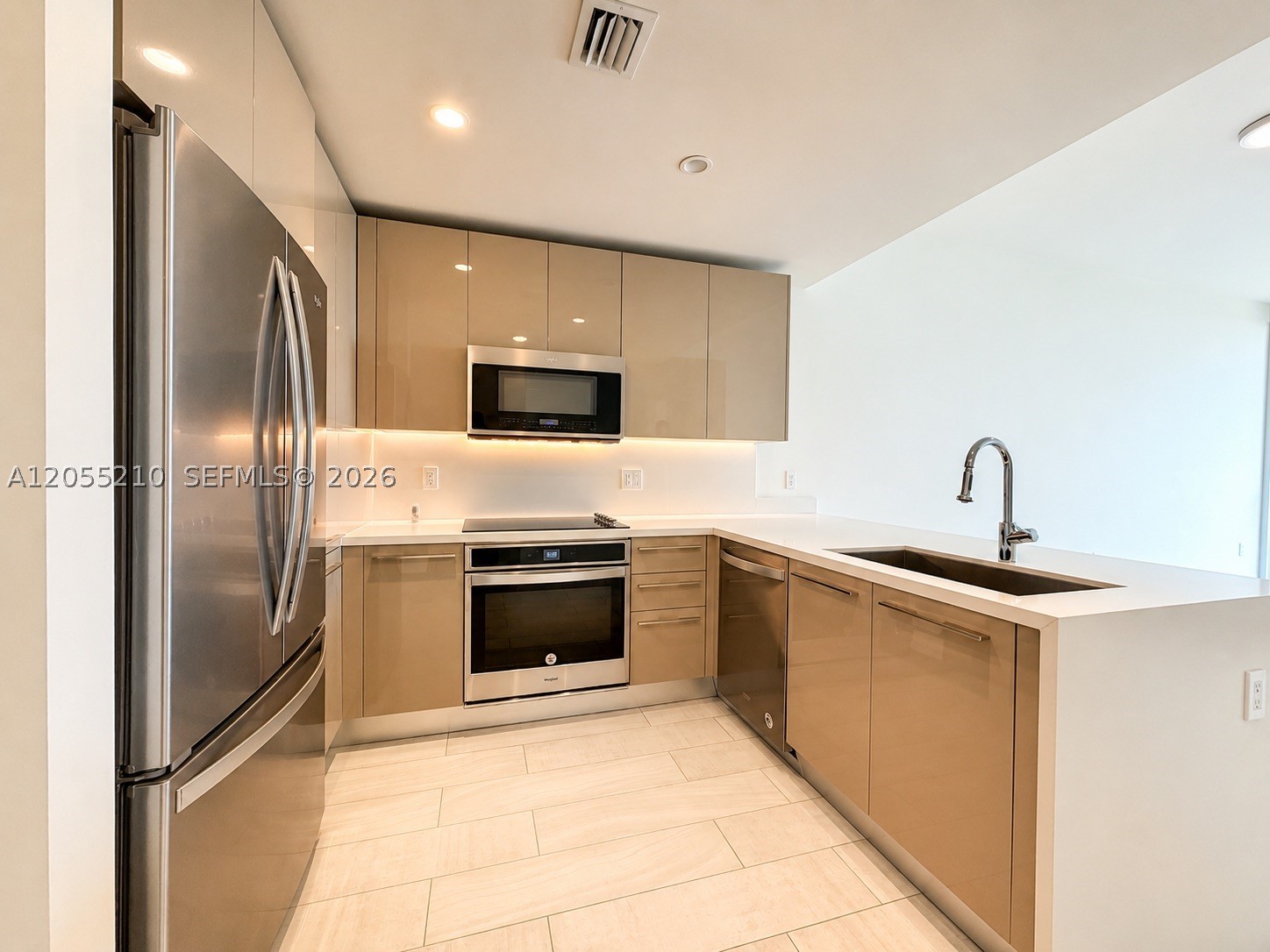 2000 Metropica Way 2208 Property Photo 9