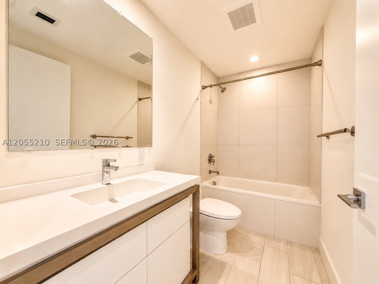 2000 Metropica Way 2208 Property Photo 12