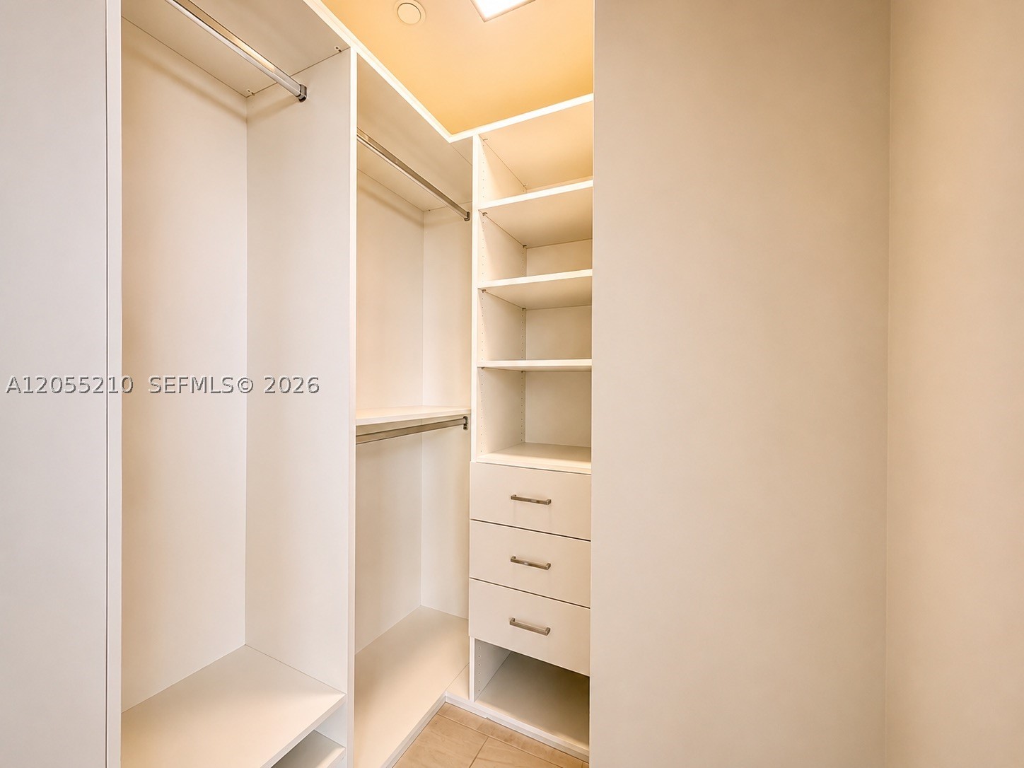 2000 Metropica Way 2208 Property Photo 14