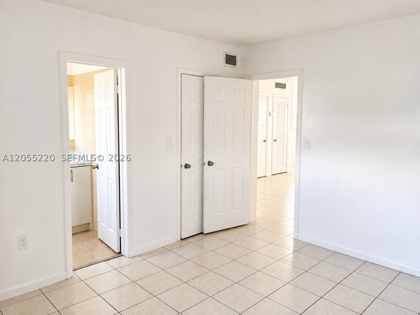 1230 W 54th St 329a Property Photo 7