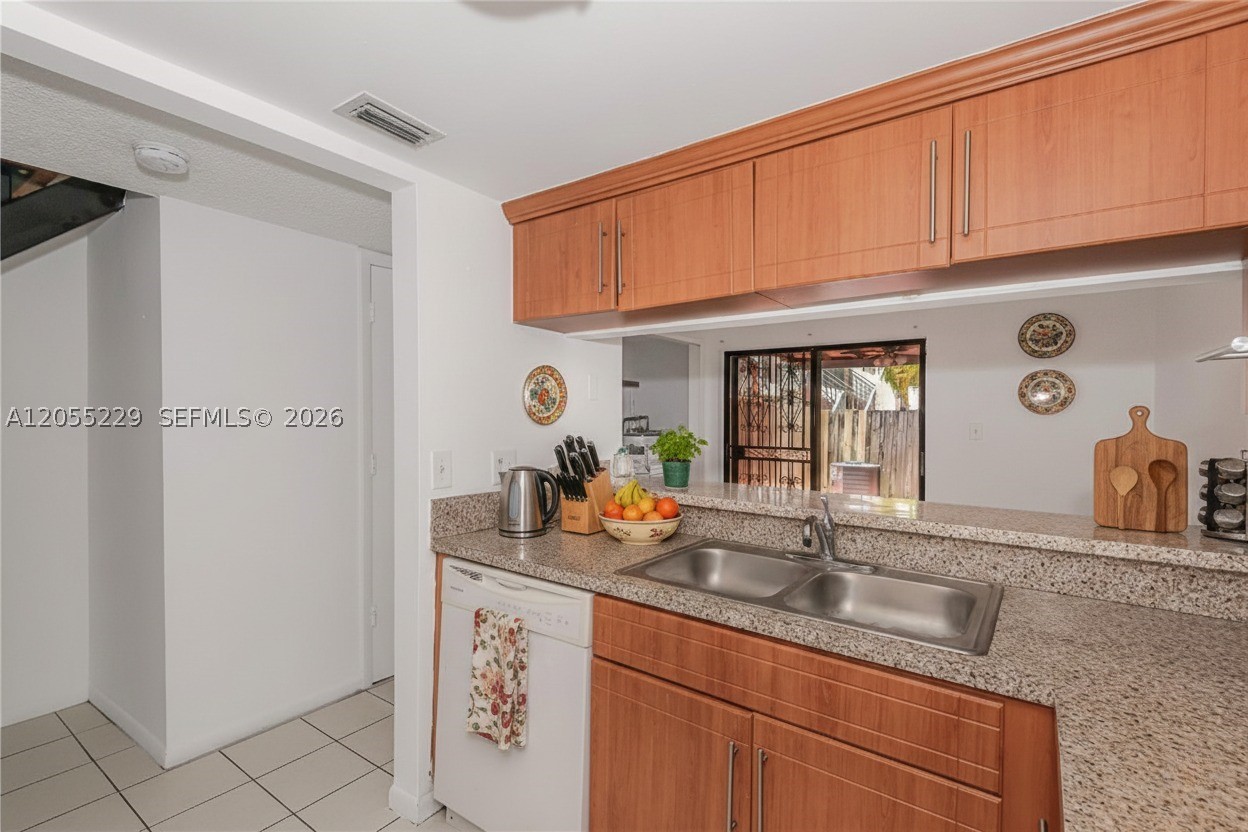 1082 W 79th St 25 Property Photo 12