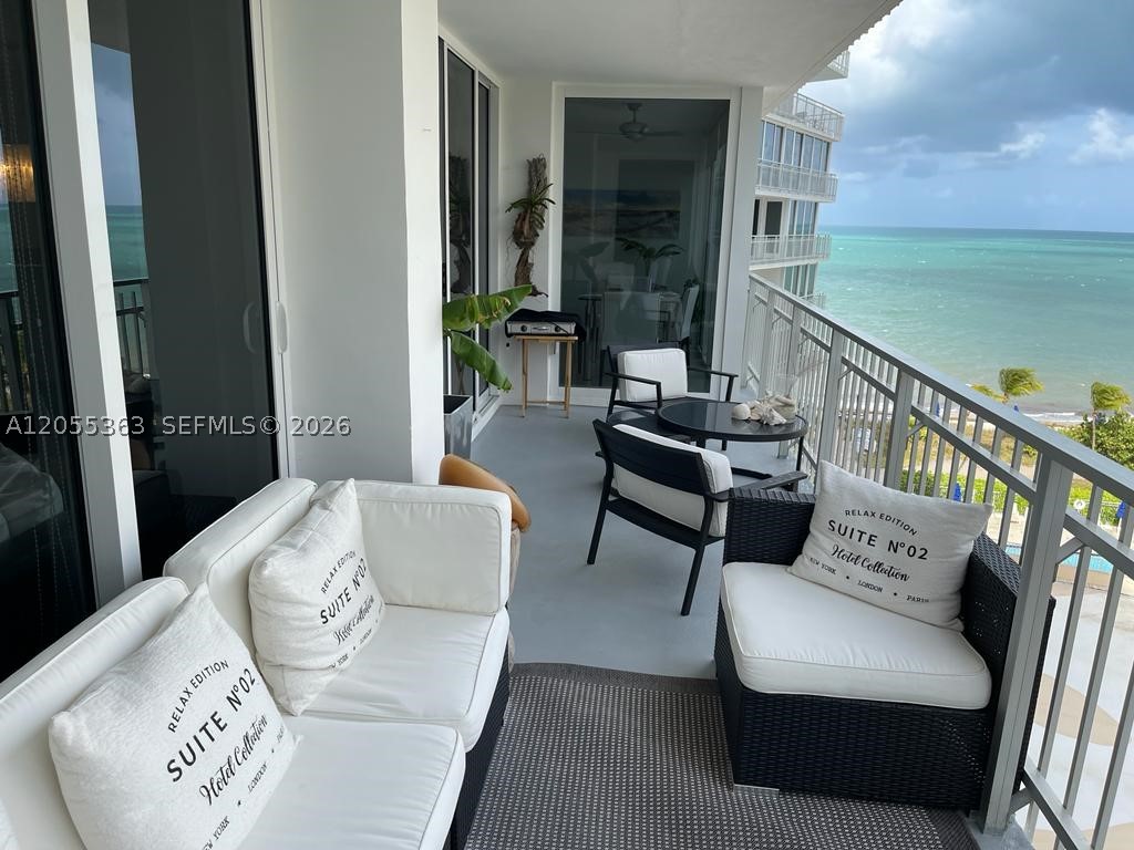 600 Grapetree Dr 7CS Property Photo 1