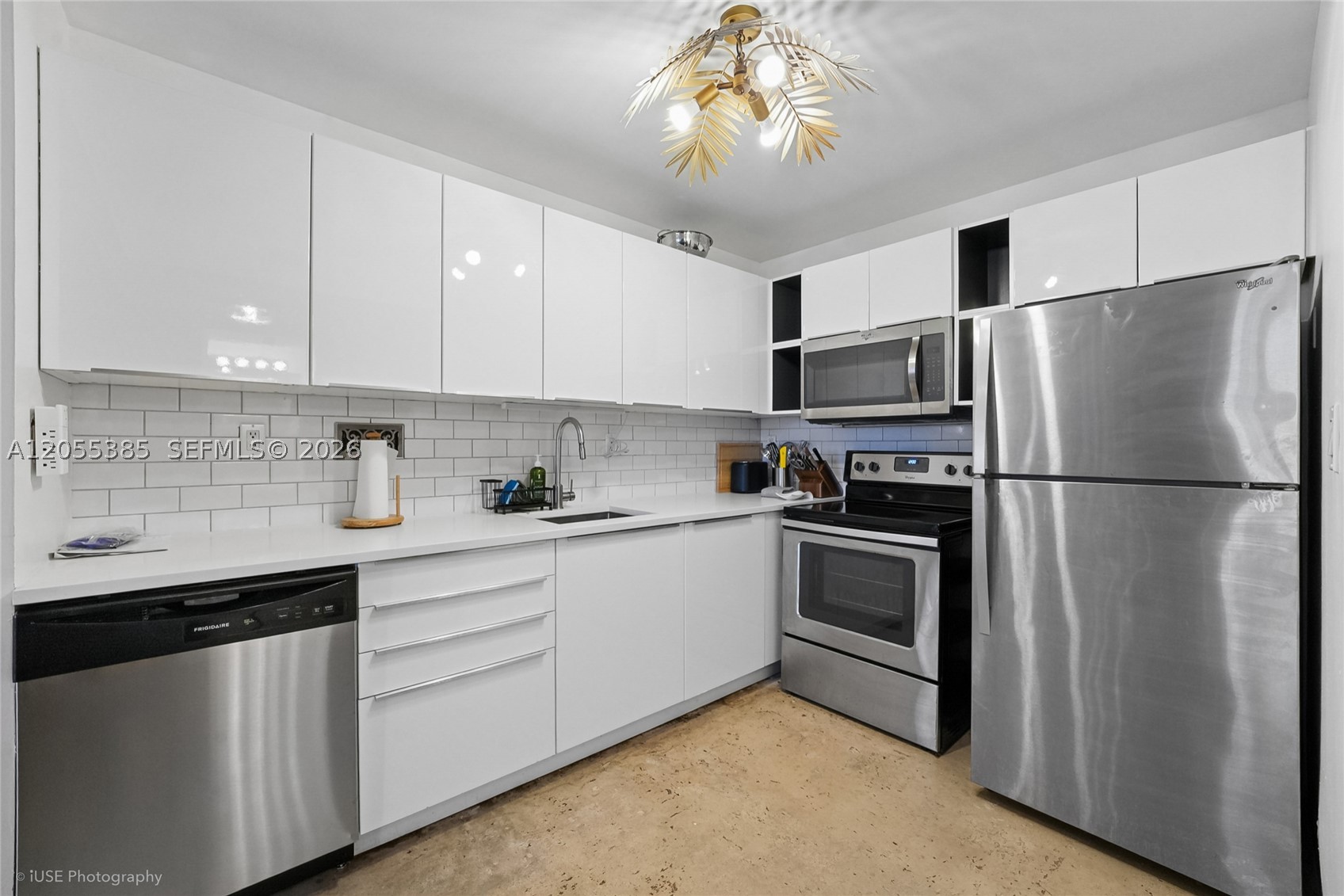 2301 Collins Ave 522 Property Photo 4